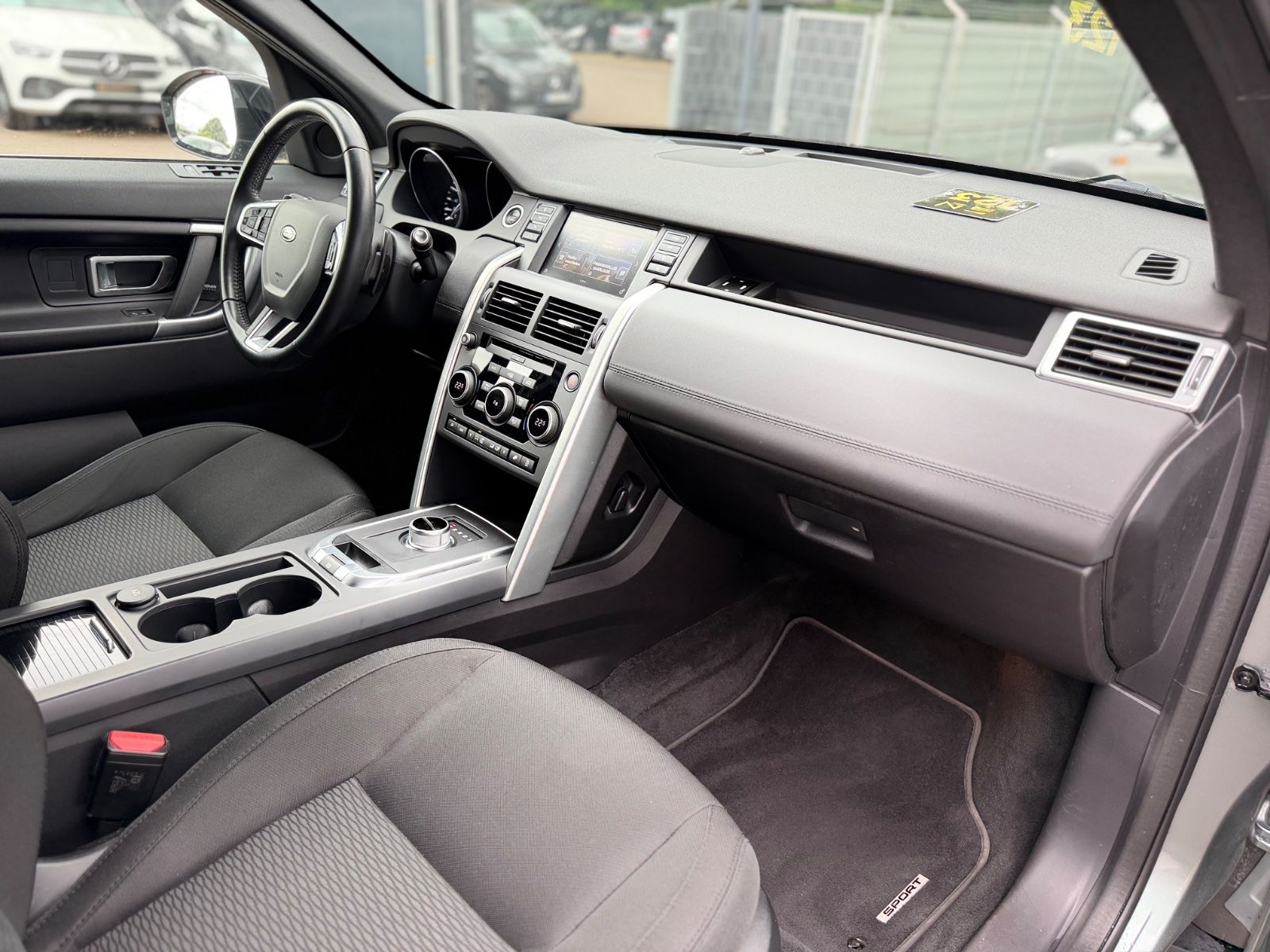 Fahrzeugabbildung Land Rover DISCOVERY SPORT SE AWD*AUT*XENON*AHK*NAVI*MERIDA