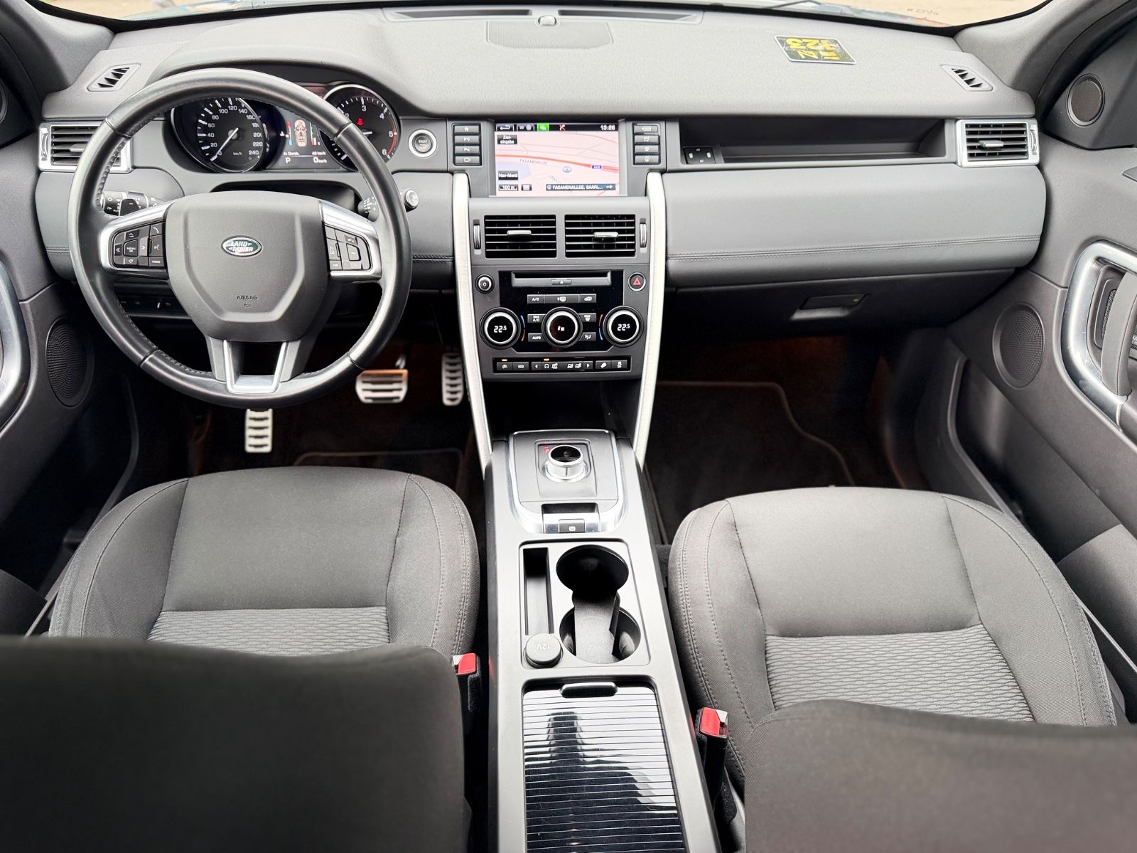 Fahrzeugabbildung Land Rover DISCOVERY SPORT SE AWD*AUT*XENON*AHK*NAVI*MERIDA