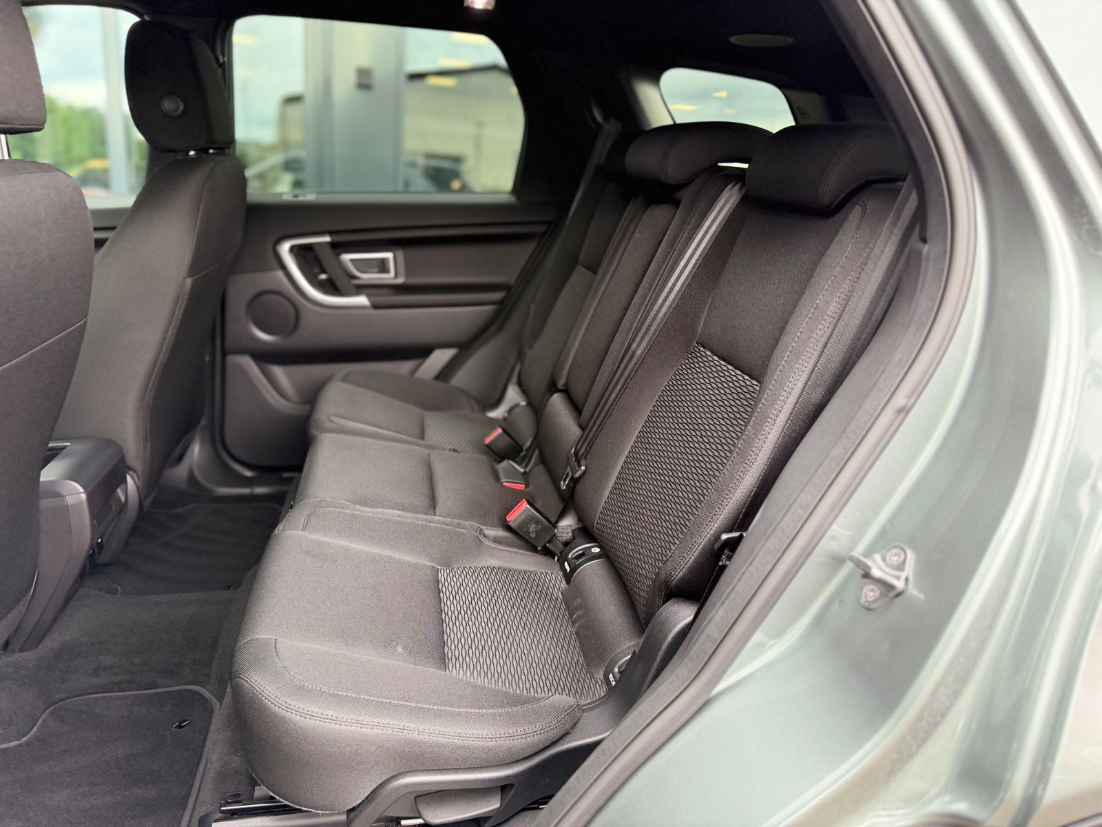 Fahrzeugabbildung Land Rover DISCOVERY SPORT SE AWD*AUT*XENON*AHK*NAVI*MERIDA