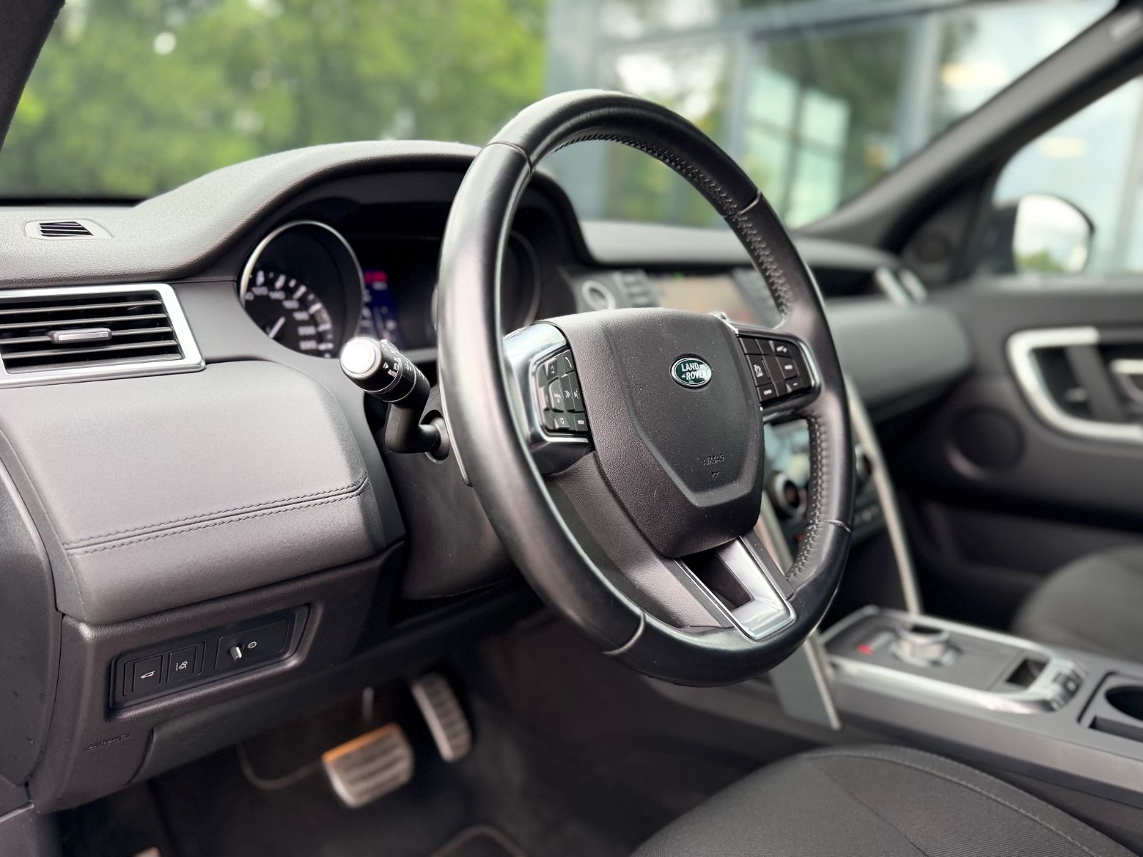 Fahrzeugabbildung Land Rover DISCOVERY SPORT SE AWD*AUT*XENON*AHK*NAVI*MERIDA