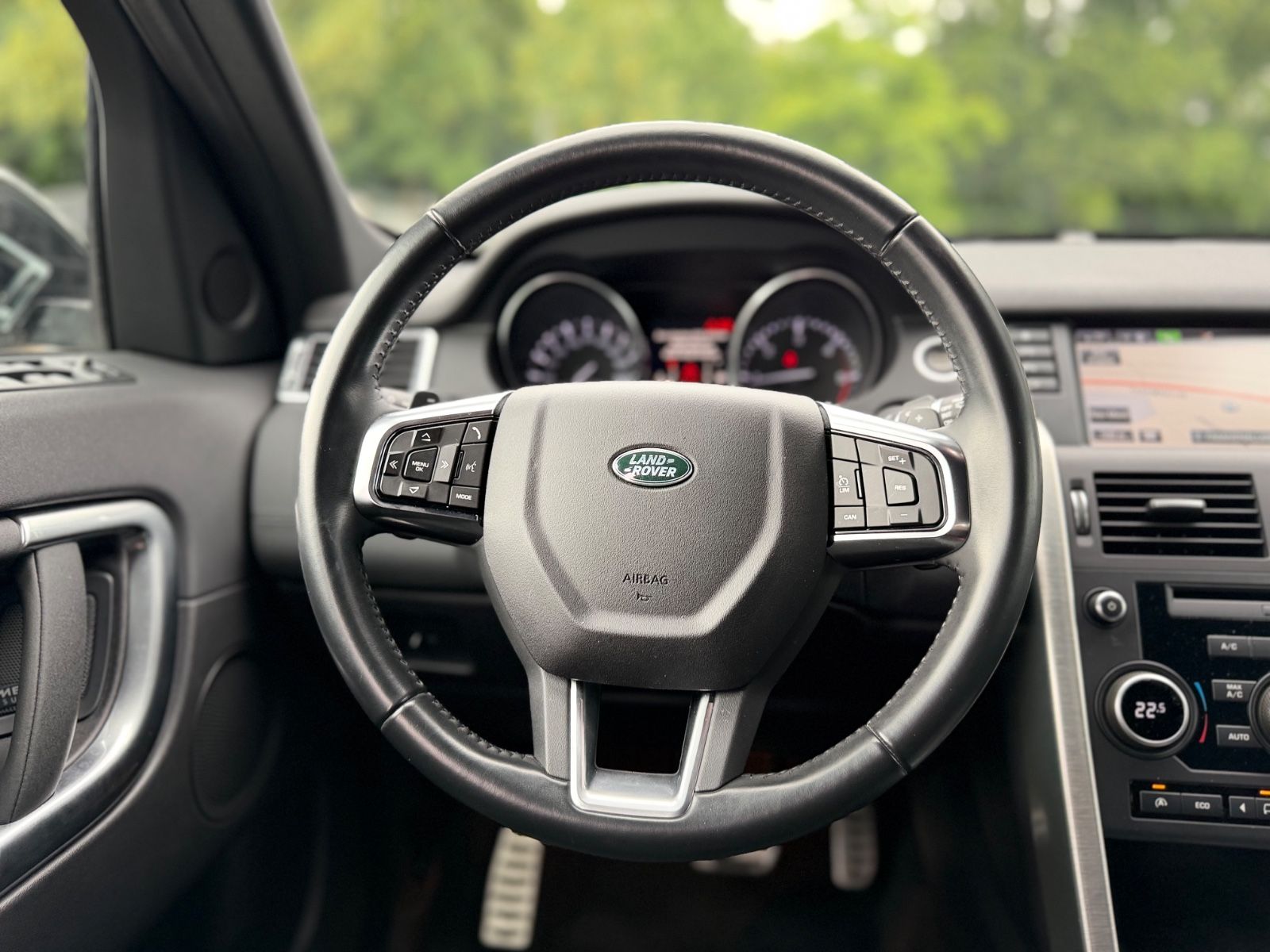 Fahrzeugabbildung Land Rover DISCOVERY SPORT SE AWD*AUT*XENON*AHK*NAVI*MERIDA