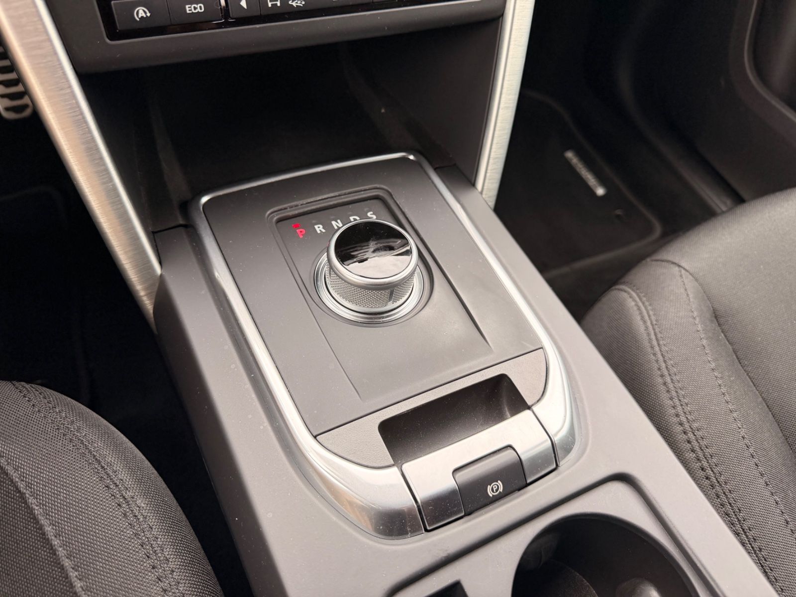 Fahrzeugabbildung Land Rover DISCOVERY SPORT SE AWD*AUT*XENON*AHK*NAVI*MERIDA