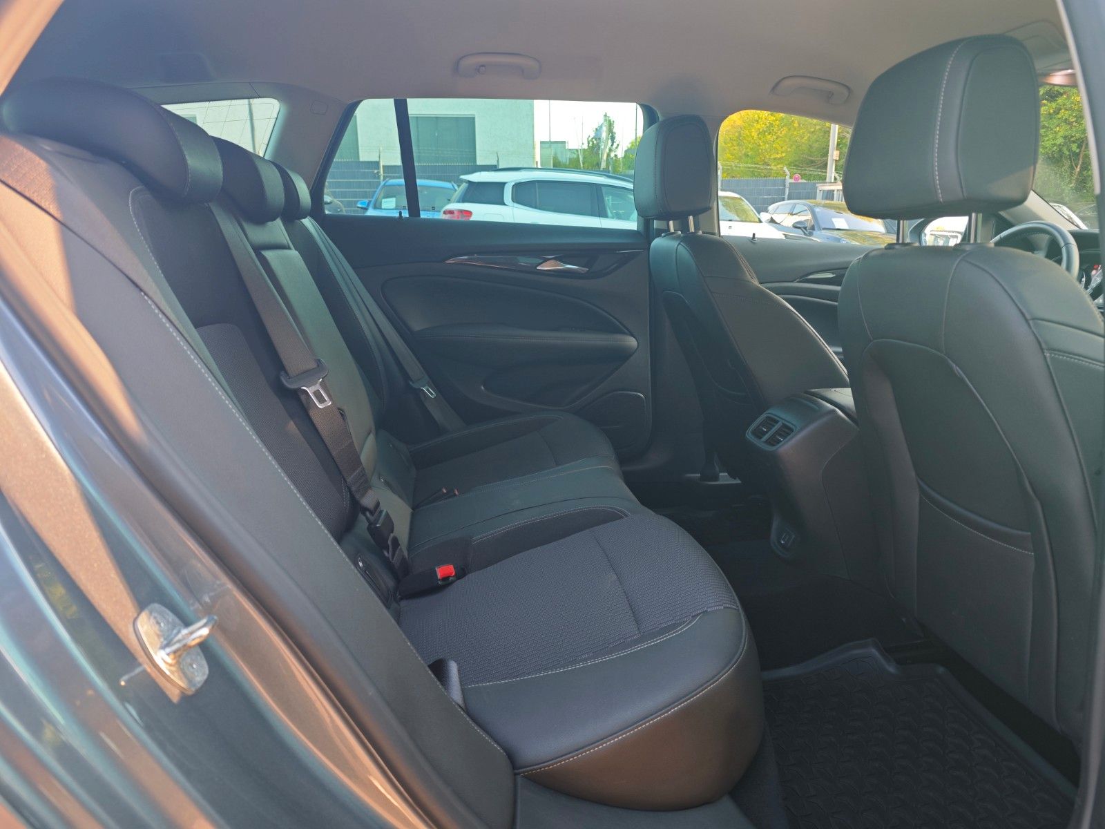 Fahrzeugabbildung Opel INSIGNIA 2.0 CDTI*LED*APPLE CAR*FACELIFT*AHK*