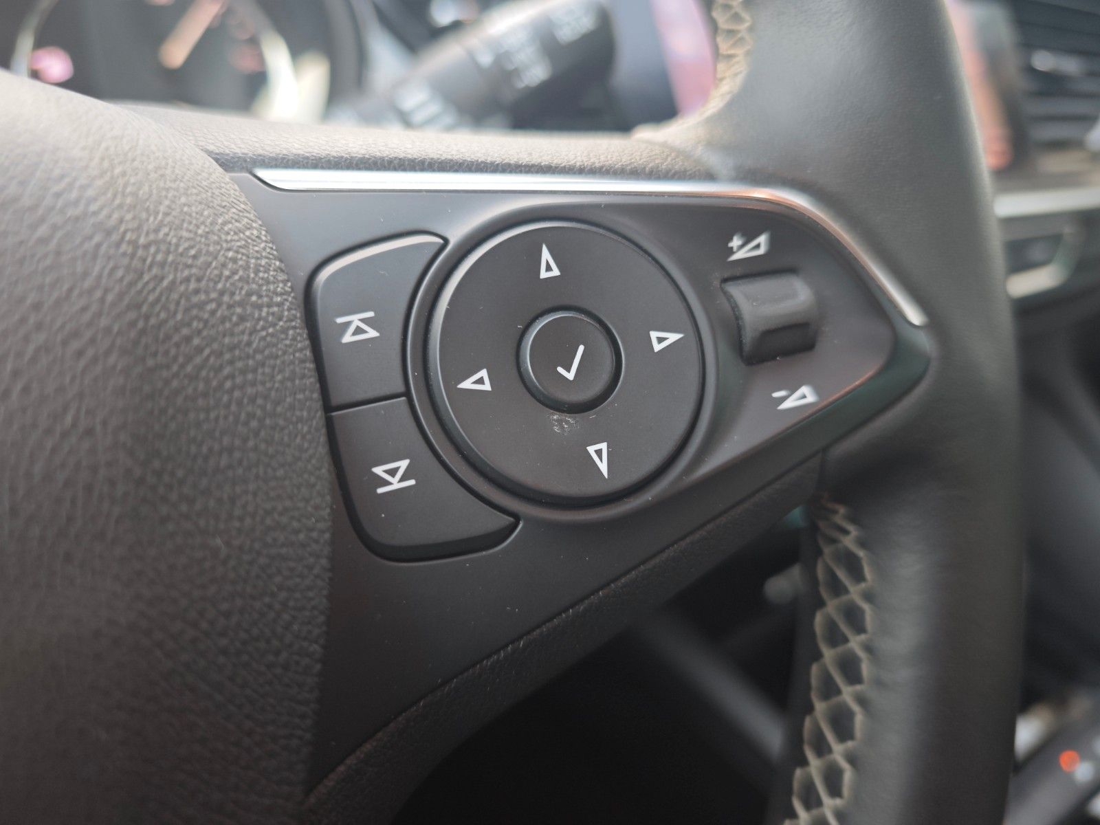 Fahrzeugabbildung Opel INSIGNIA 2.0 CDTI*LED*APPLE CAR*FACELIFT*AHK*