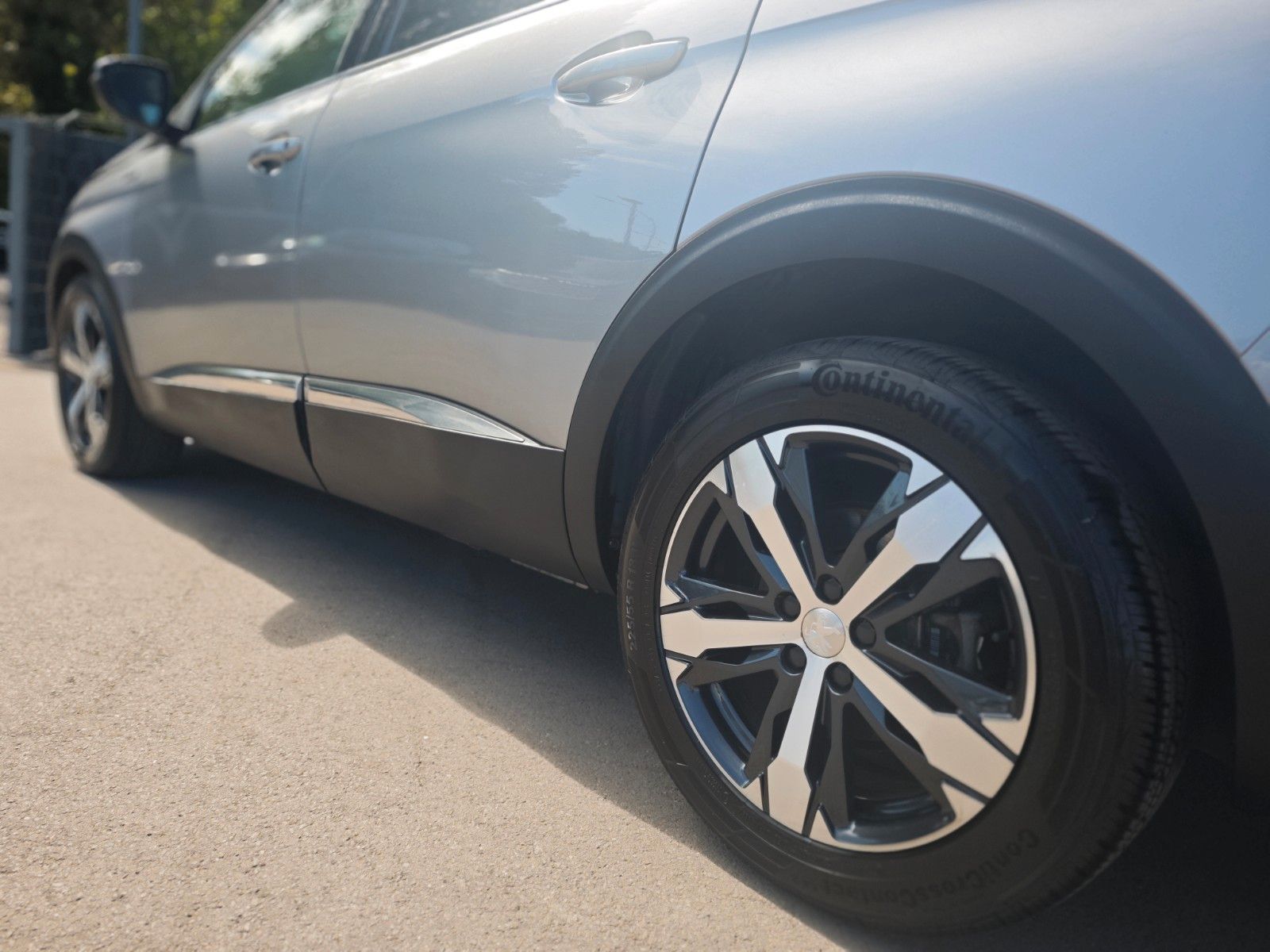 Fahrzeugabbildung Peugeot 5008 GT-LINE*AUT.*7.SITZER*AHK*ACC*PANORAMA*