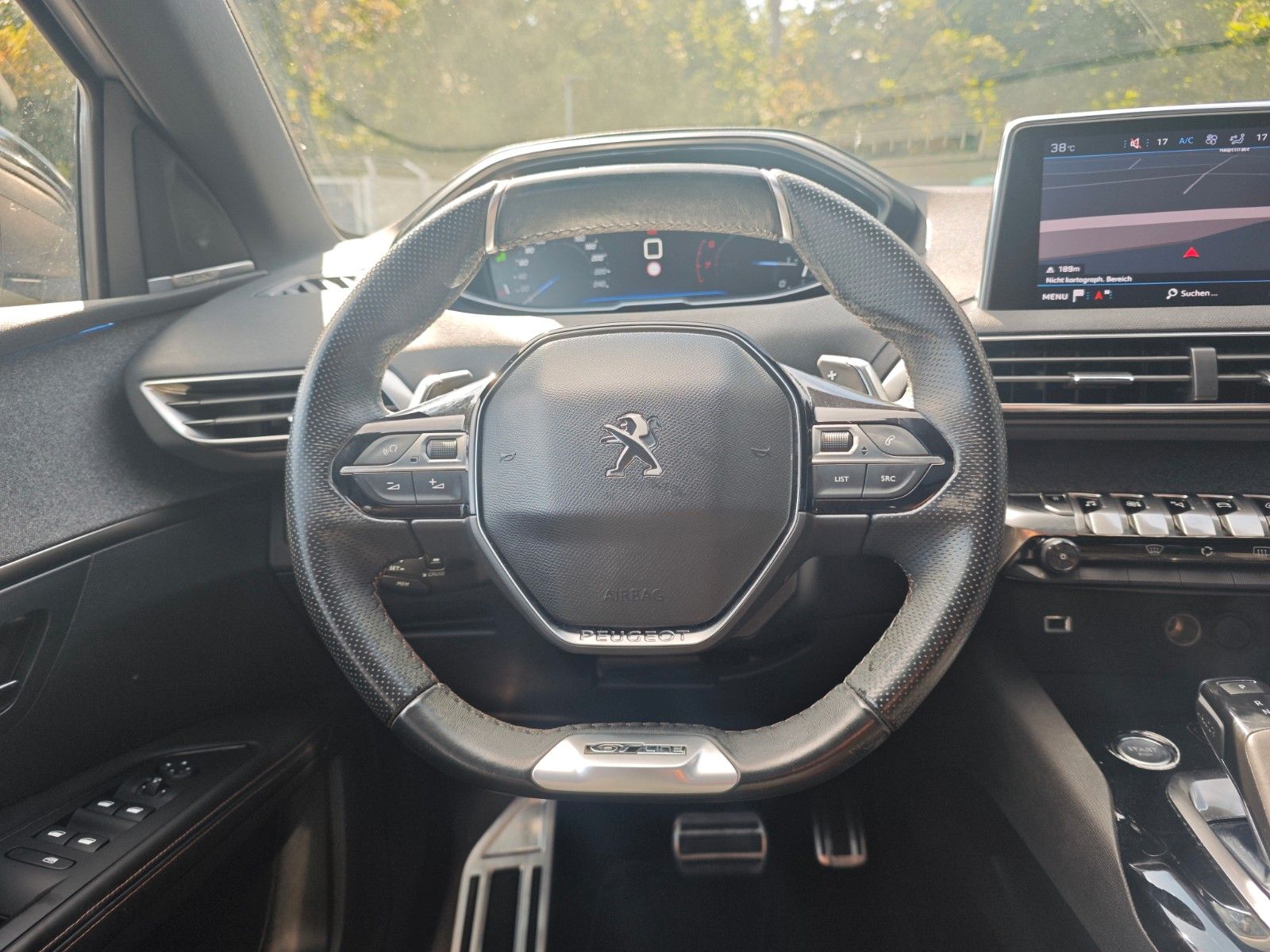 Fahrzeugabbildung Peugeot 5008 GT-LINE*AUT.*7.SITZER*AHK*ACC*PANORAMA*
