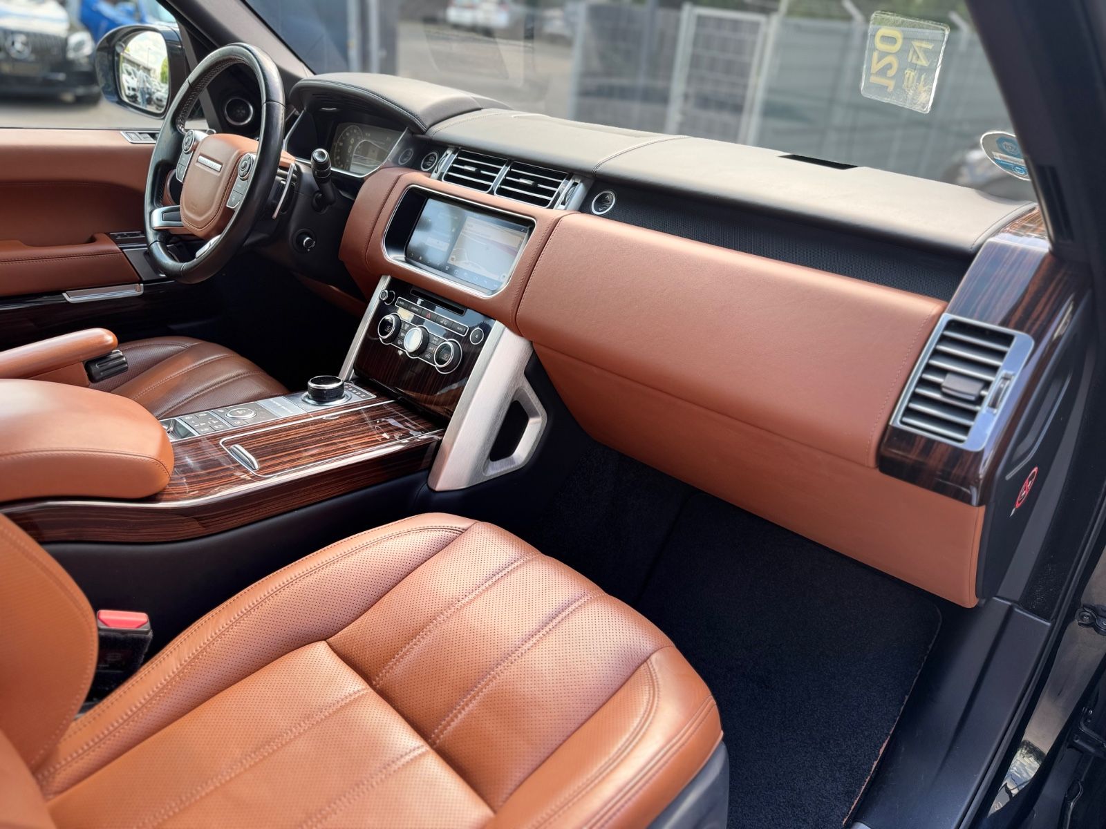 Fahrzeugabbildung Land Rover RANGE ROVER AUTOBIOGRAPHY *TV*MASSAGE*PANO.*COC*