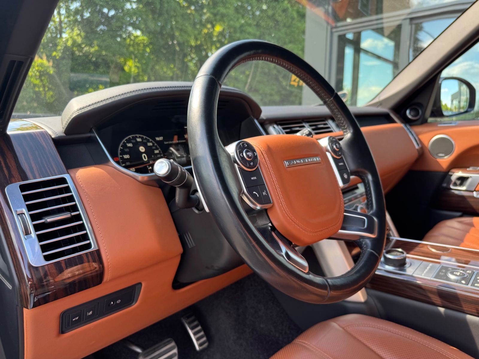 Fahrzeugabbildung Land Rover RANGE ROVER AUTOBIOGRAPHY *TV*MASSAGE*PANO.*COC*