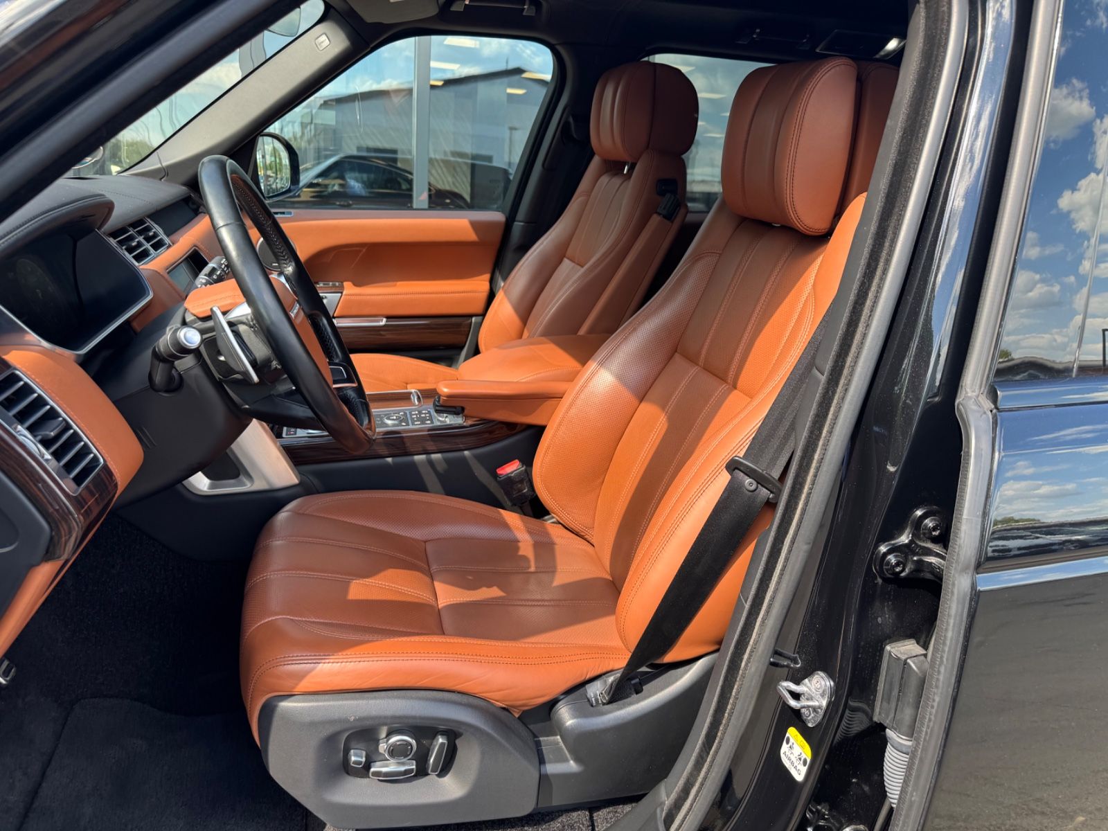 Fahrzeugabbildung Land Rover RANGE ROVER AUTOBIOGRAPHY *TV*MASSAGE*PANO.*COC*