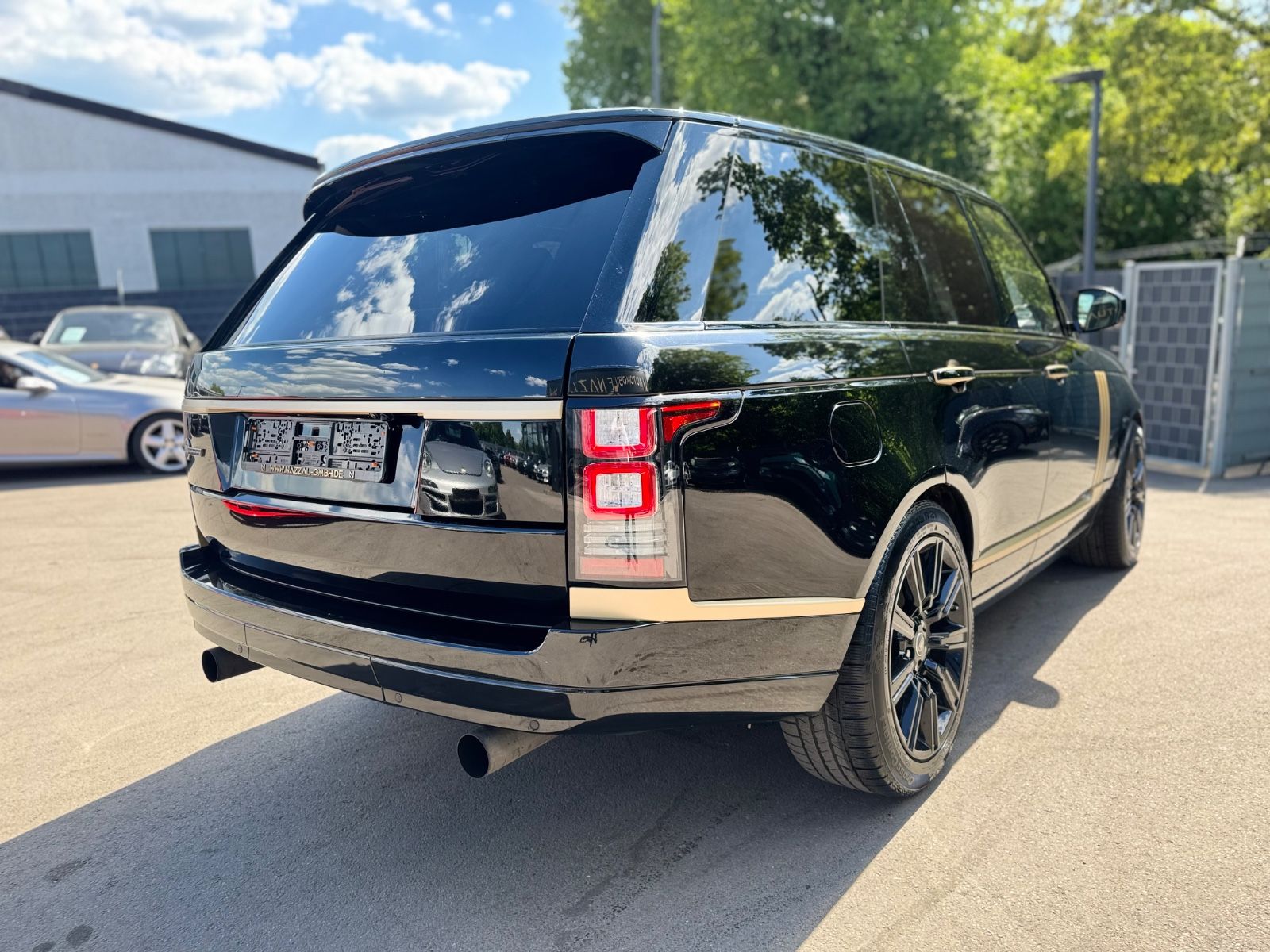 Fahrzeugabbildung Land Rover RANGE ROVER AUTOBIOGRAPHY *TV*MASSAGE*PANO.*COC*