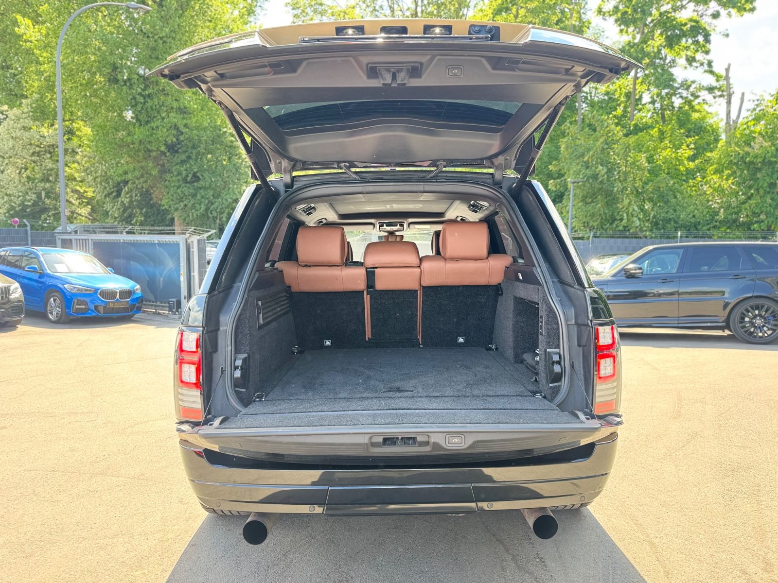 Fahrzeugabbildung Land Rover RANGE ROVER AUTOBIOGRAPHY *TV*MASSAGE*PANO.*COC*