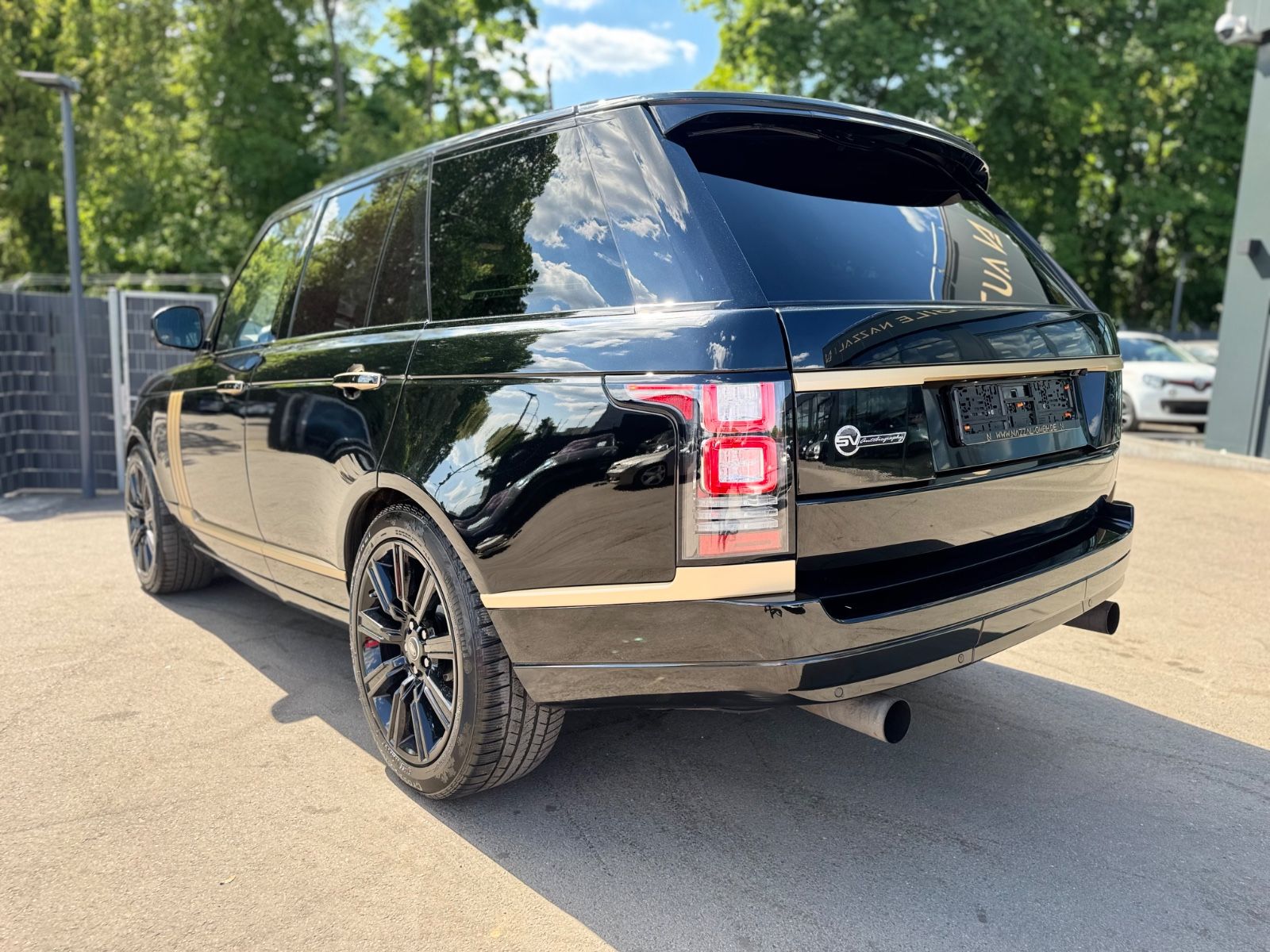 Fahrzeugabbildung Land Rover RANGE ROVER AUTOBIOGRAPHY *TV*MASSAGE*PANO.*COC*