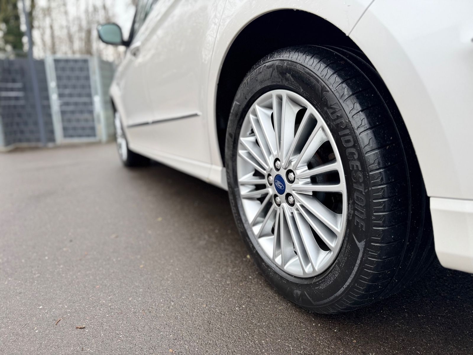 Fahrzeugabbildung Ford S-MAX VIGNALE*AUT.*VOLL-LED*KAMERA*PANORAMA*SONY