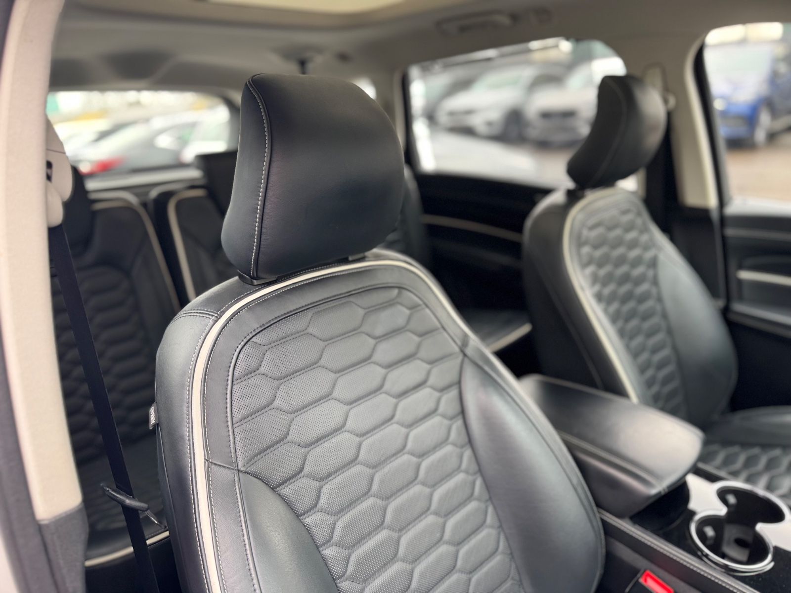 Fahrzeugabbildung Ford S-MAX VIGNALE*AUT.*VOLL-LED*KAMERA*PANORAMA*SONY