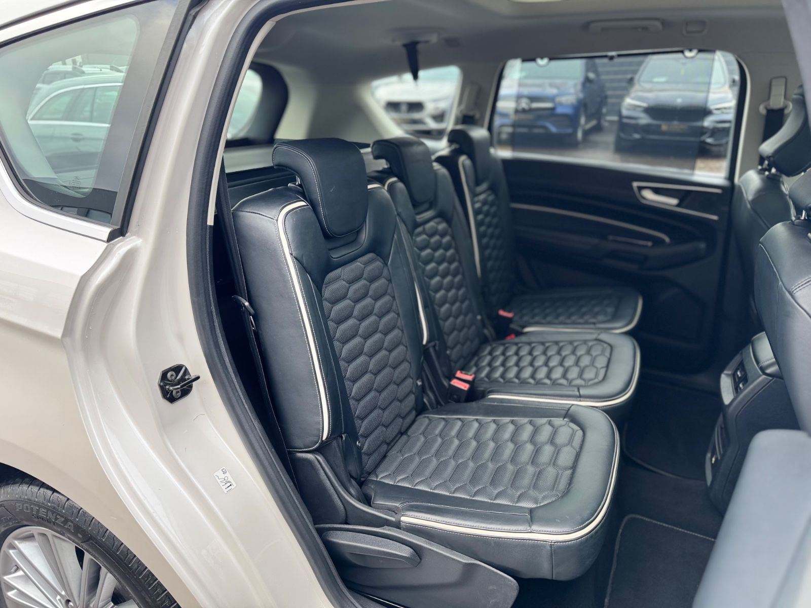 Fahrzeugabbildung Ford S-MAX VIGNALE*AUT.*VOLL-LED*KAMERA*PANORAMA*SONY