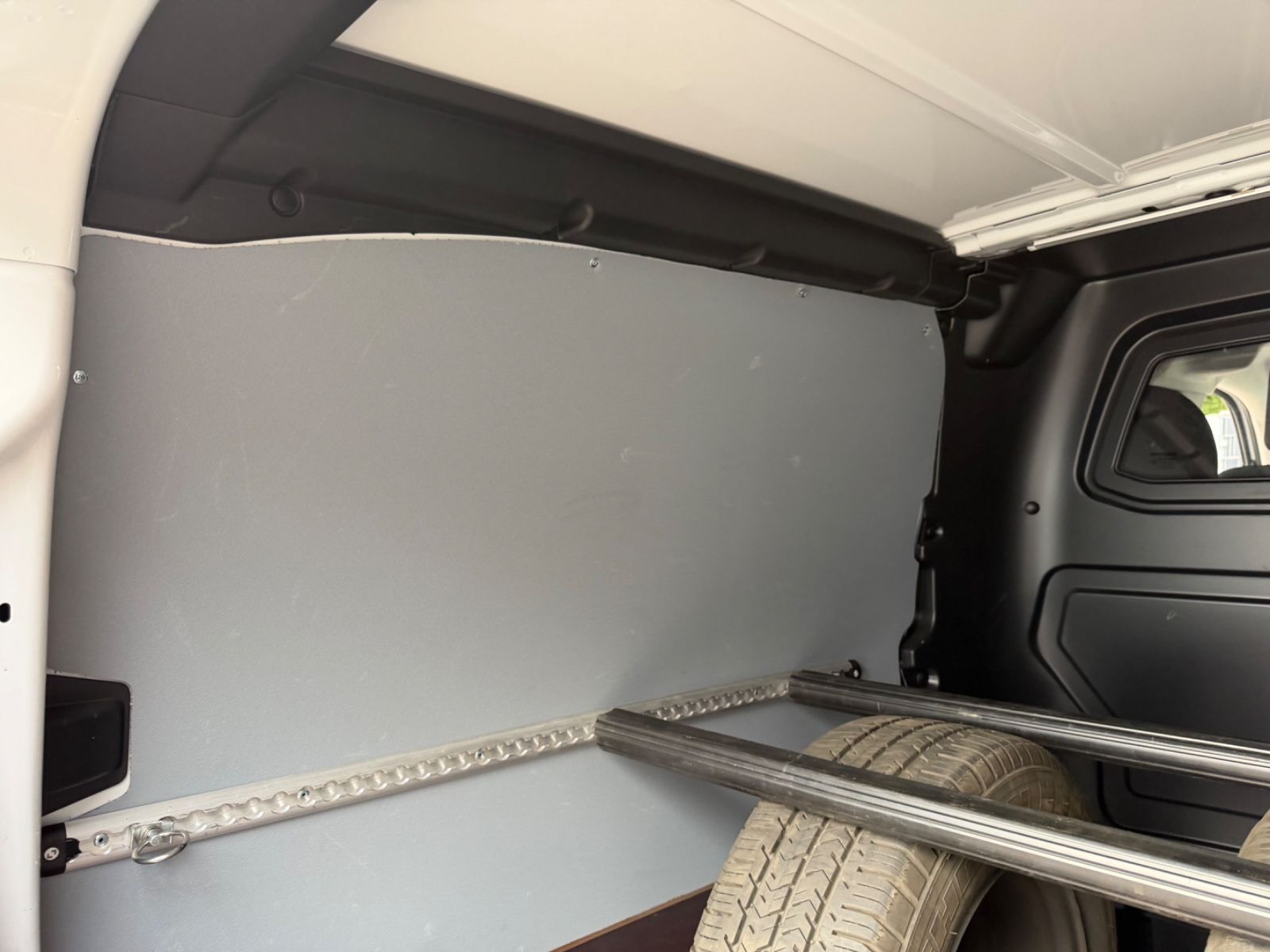 Fahrzeugabbildung Peugeot EXPERT KASTEN PREMIUM TWINCAB EDTION L3*6.SITZER