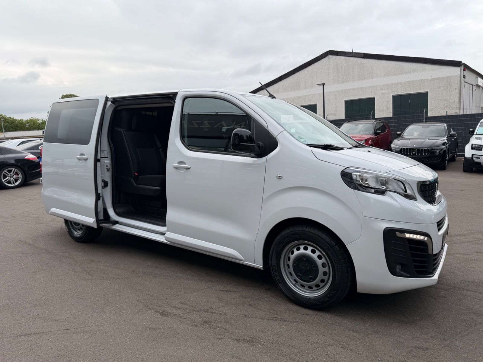 Fahrzeugabbildung Peugeot EXPERT KASTEN PREMIUM TWINCAB EDTION L3*6.SITZER