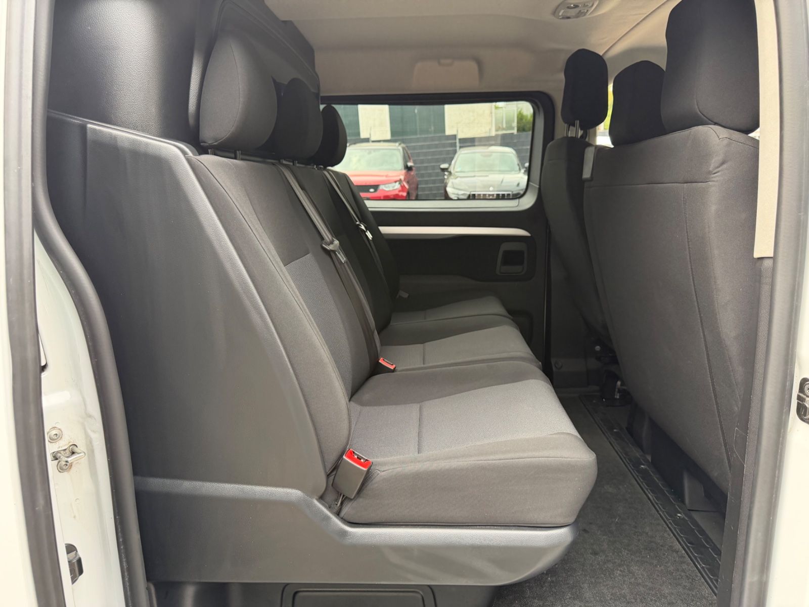 Fahrzeugabbildung Peugeot EXPERT KASTEN PREMIUM TWINCAB EDTION L3*6.SITZER