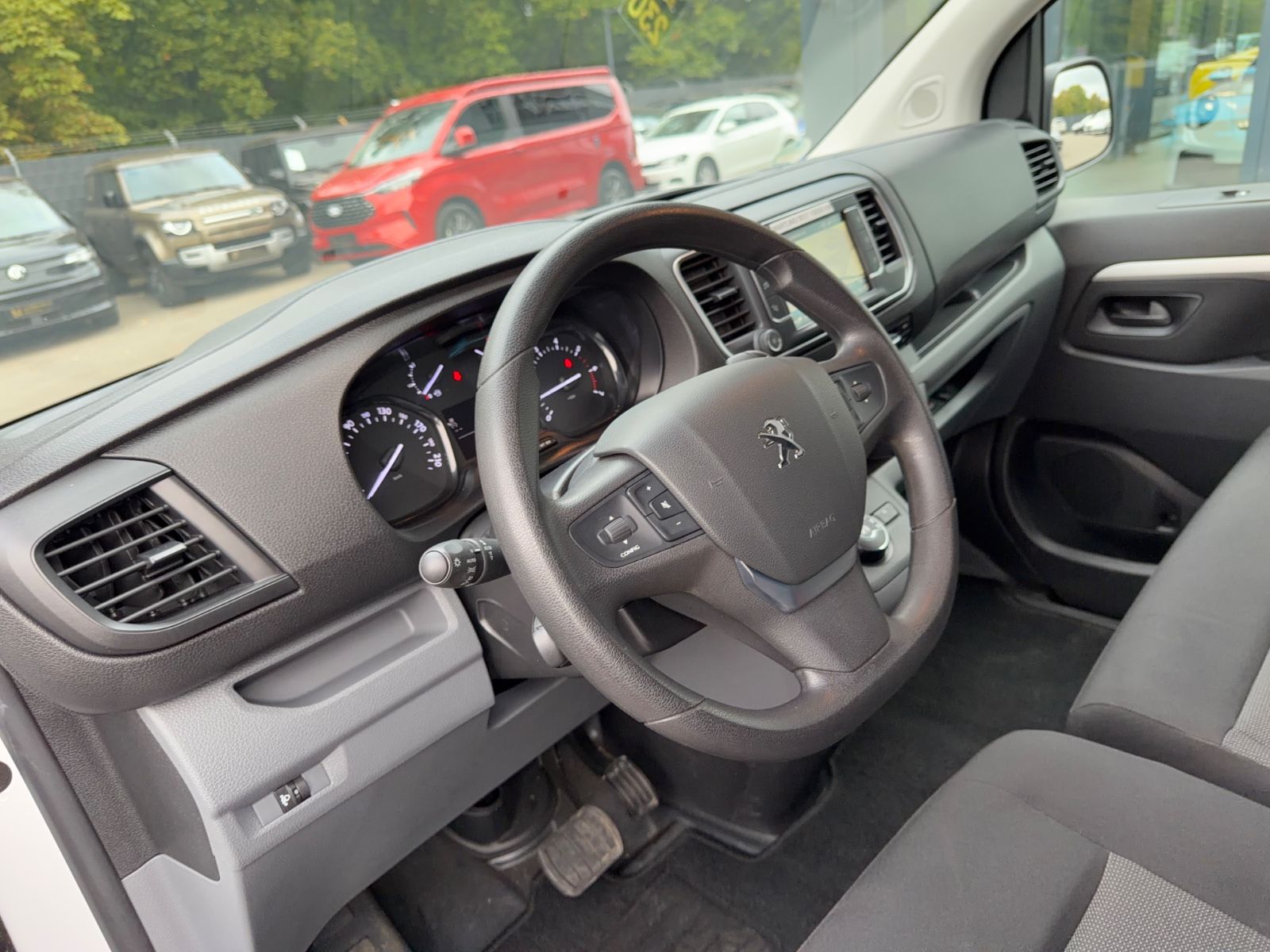 Fahrzeugabbildung Peugeot EXPERT KASTEN PREMIUM TWINCAB EDTION L3*6.SITZER