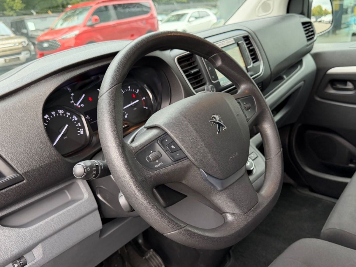 Fahrzeugabbildung Peugeot EXPERT KASTEN PREMIUM TWINCAB EDTION L3*6.SITZER