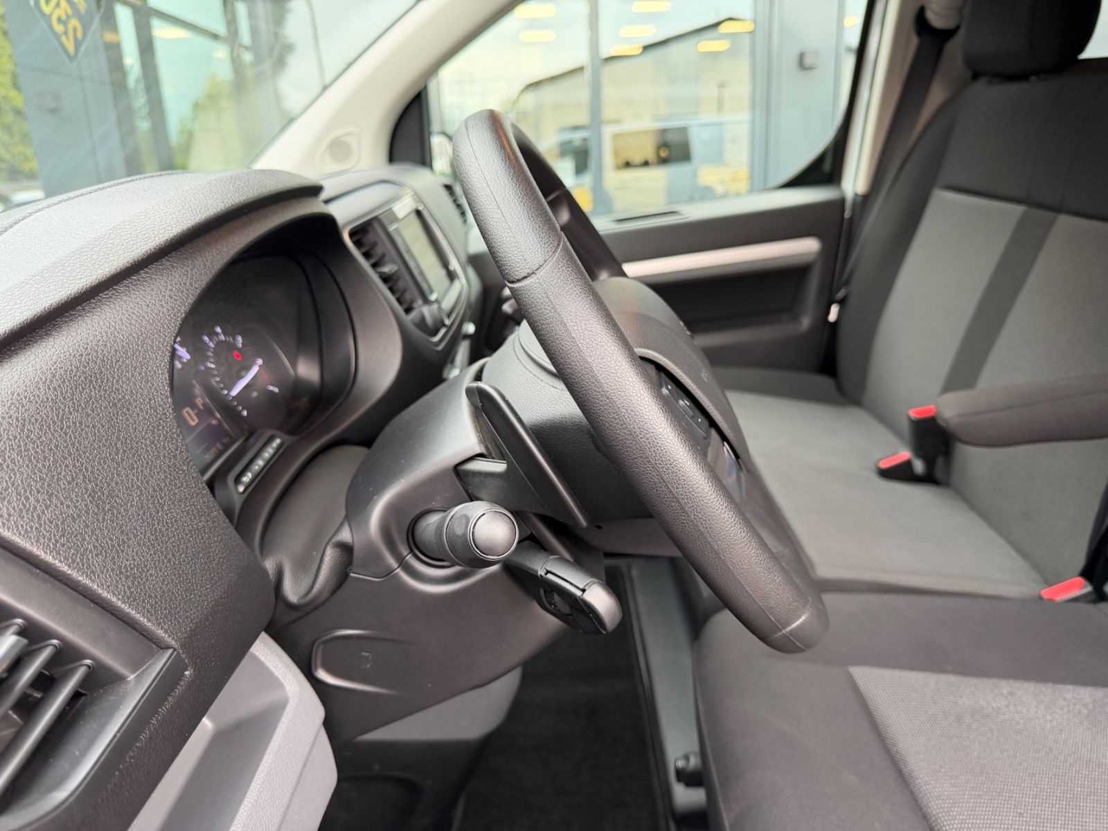 Fahrzeugabbildung Peugeot EXPERT KASTEN PREMIUM TWINCAB EDTION L3*6.SITZER