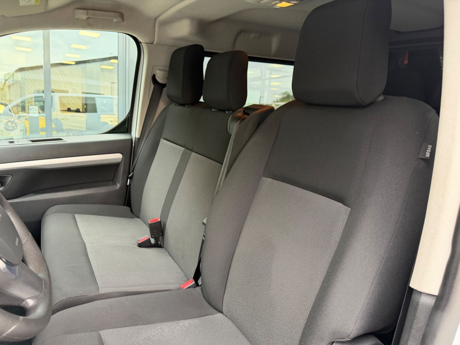 Fahrzeugabbildung Peugeot EXPERT KASTEN PREMIUM TWINCAB EDTION L3*6.SITZER