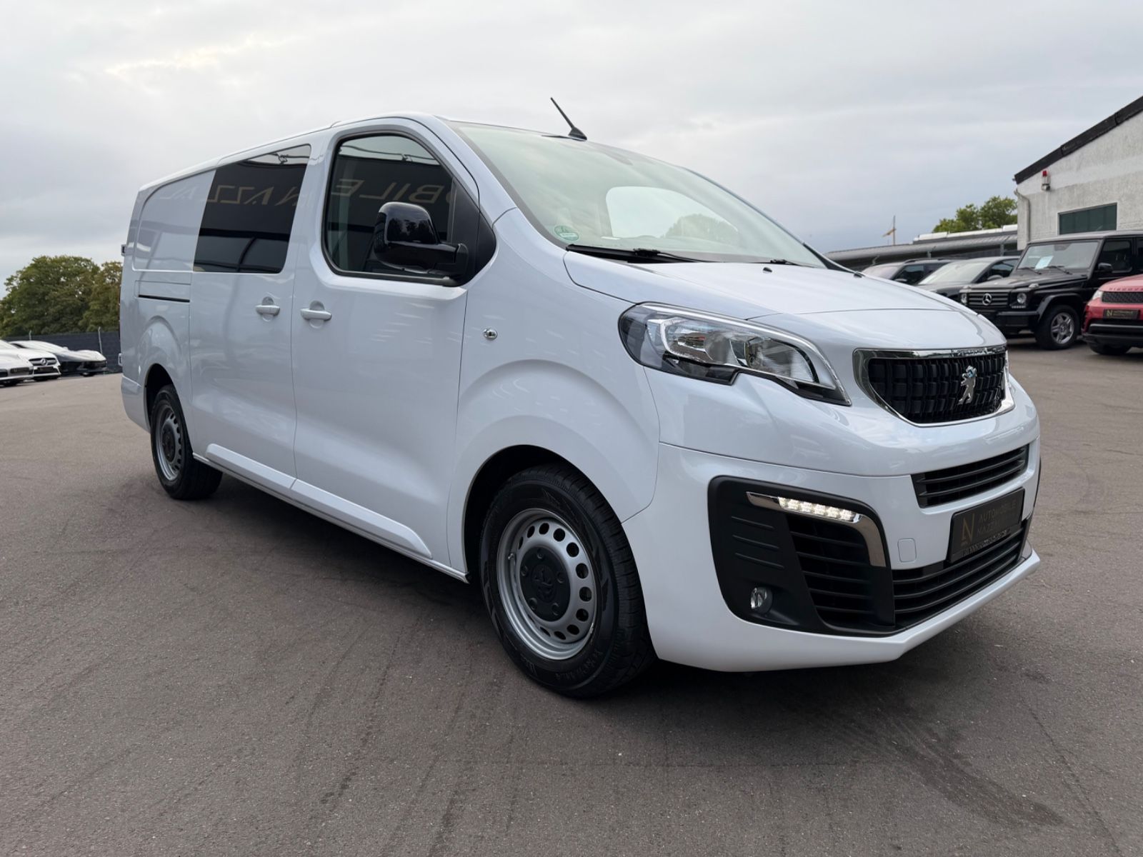 Fahrzeugabbildung Peugeot EXPERT KASTEN PREMIUM TWINCAB EDTION L3*6.SITZER
