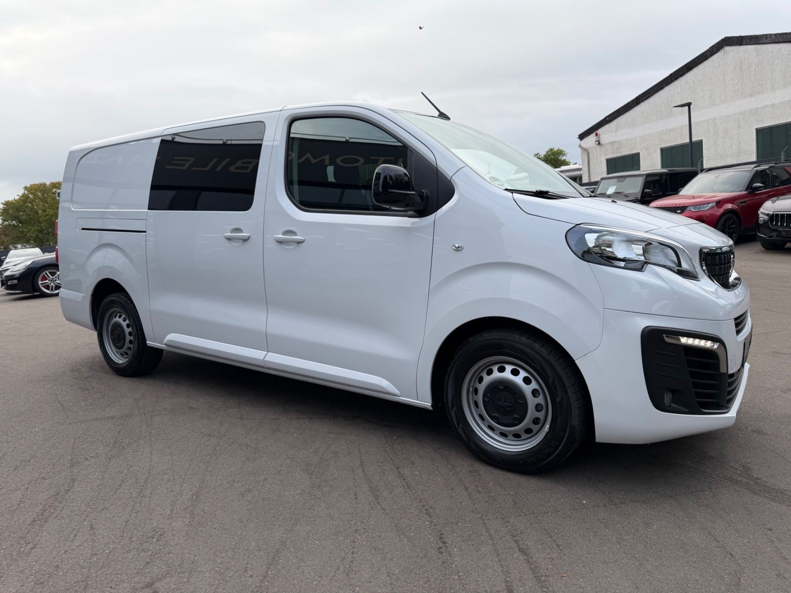 Fahrzeugabbildung Peugeot EXPERT KASTEN PREMIUM TWINCAB EDTION L3*6.SITZER