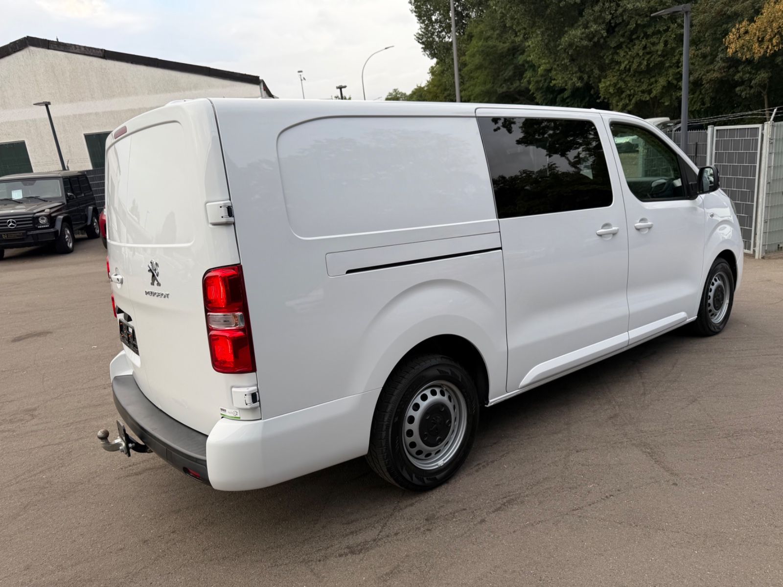 Fahrzeugabbildung Peugeot EXPERT KASTEN PREMIUM TWINCAB EDTION L3*6.SITZER