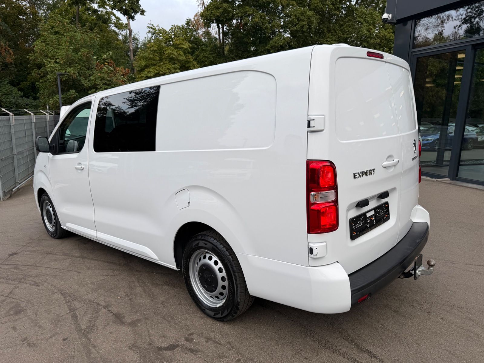 Fahrzeugabbildung Peugeot EXPERT KASTEN PREMIUM TWINCAB EDTION L3*6.SITZER