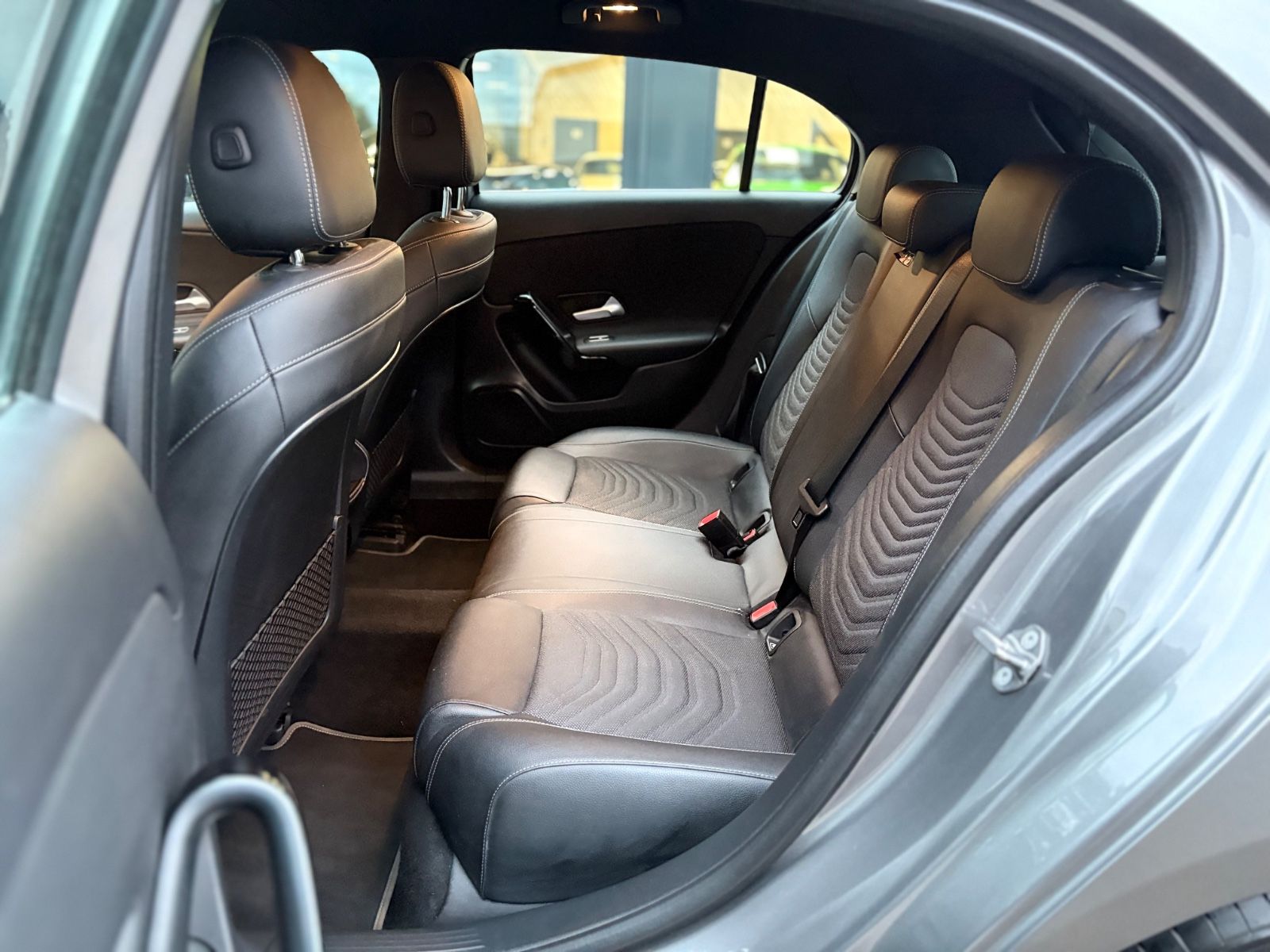 Fahrzeugabbildung Mercedes-Benz A 180d *AUT*MULTIBEAM*TEILLEDER*KAMERA*TOP*