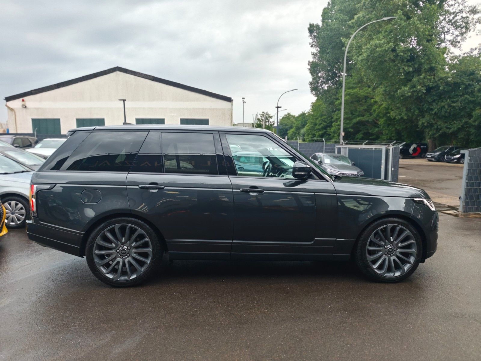 Fahrzeugabbildung Land Rover RANGE ROVER VOGUE*MERIDAN*MEMORY*V8*LUFTFEDERUNG