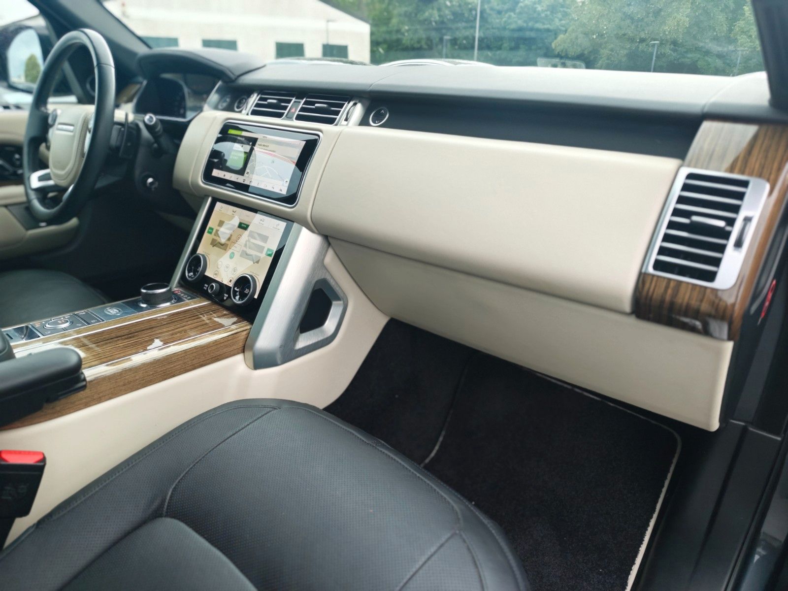 Fahrzeugabbildung Land Rover RANGE ROVER VOGUE*MERIDAN*MEMORY*V8*LUFTFEDERUNG