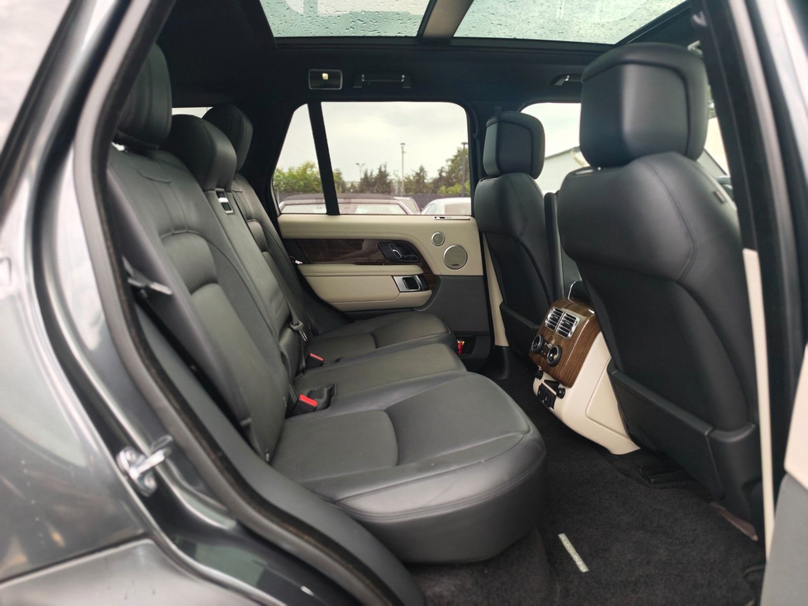 Fahrzeugabbildung Land Rover RANGE ROVER VOGUE*MERIDAN*MEMORY*V8*LUFTFEDERUNG