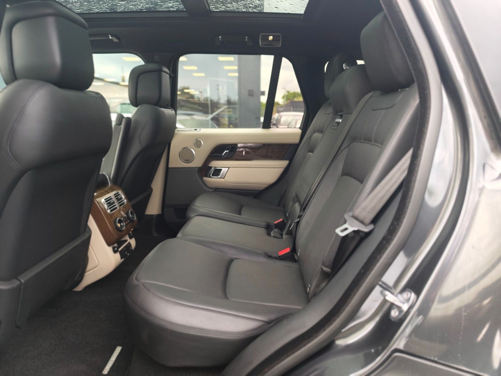 Fahrzeugabbildung Land Rover RANGE ROVER VOGUE*MERIDAN*MEMORY*V8*LUFTFEDERUNG