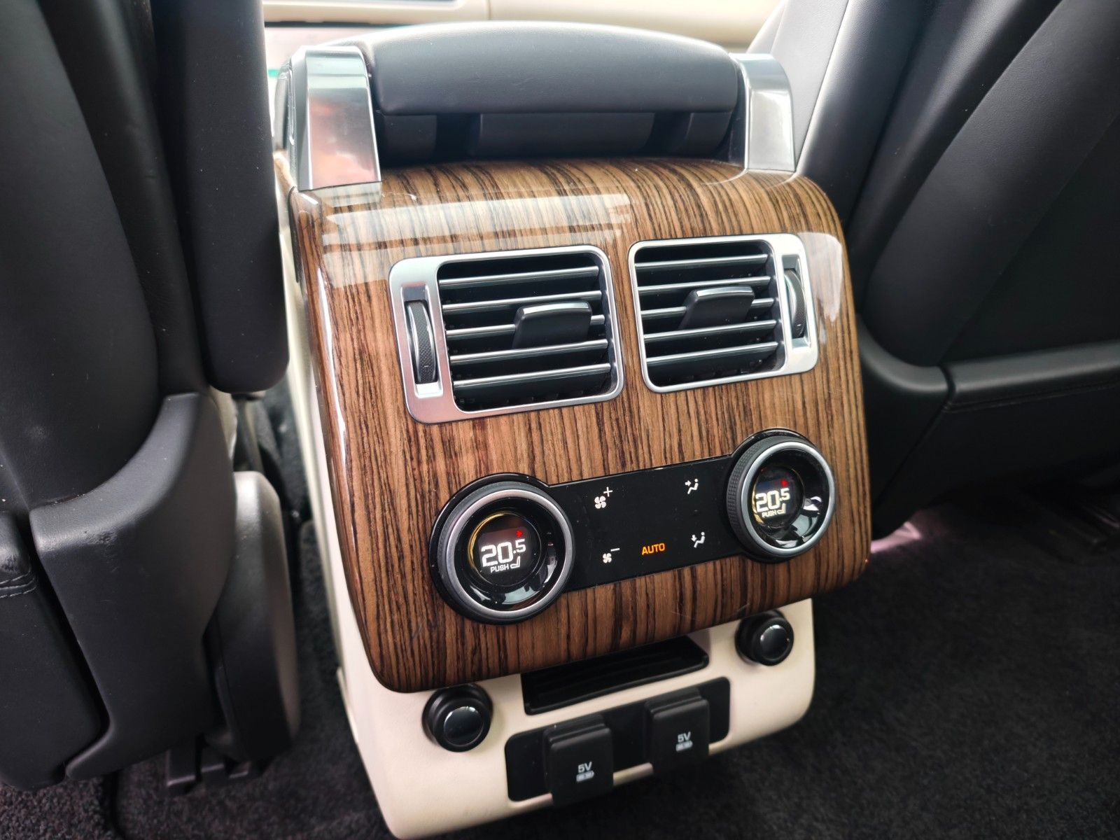 Fahrzeugabbildung Land Rover RANGE ROVER VOGUE*MERIDAN*MEMORY*V8*LUFTFEDERUNG
