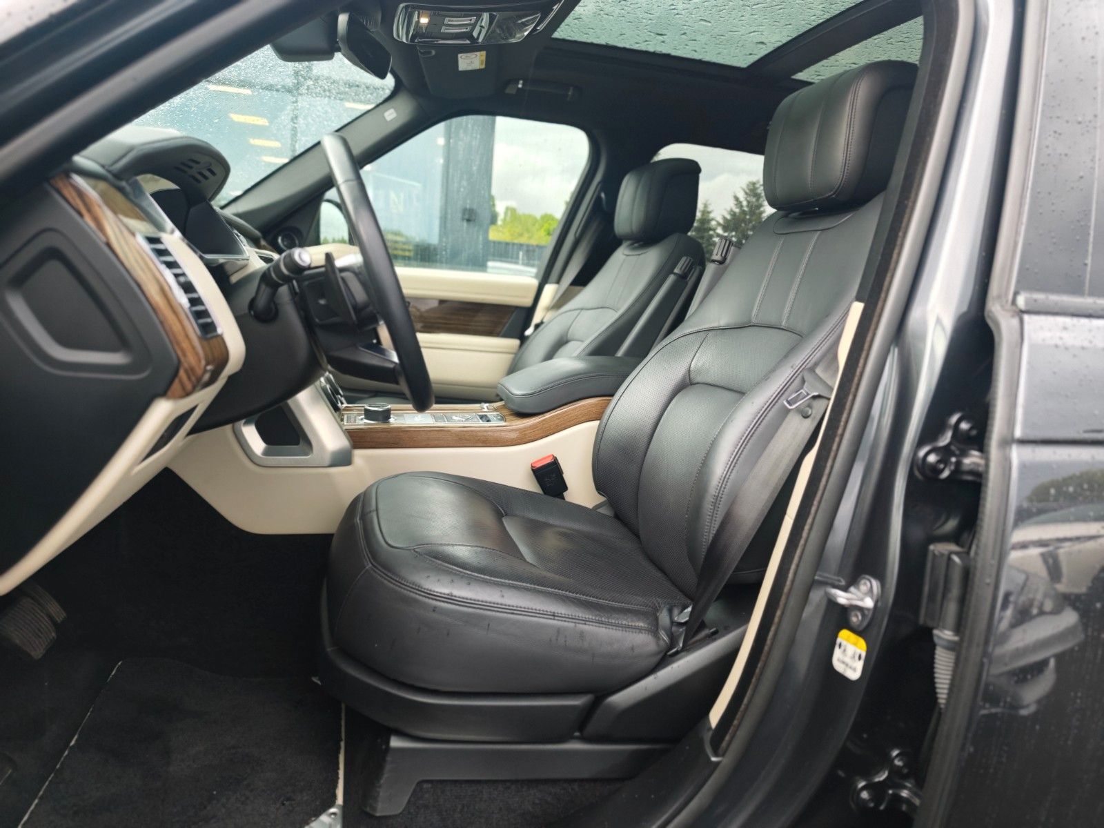 Fahrzeugabbildung Land Rover RANGE ROVER VOGUE*MERIDAN*MEMORY*V8*LUFTFEDERUNG