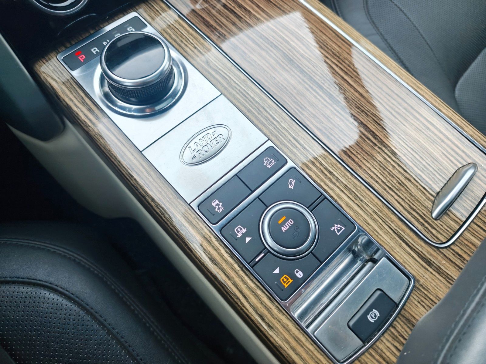 Fahrzeugabbildung Land Rover RANGE ROVER VOGUE*MERIDAN*MEMORY*V8*LUFTFEDERUNG