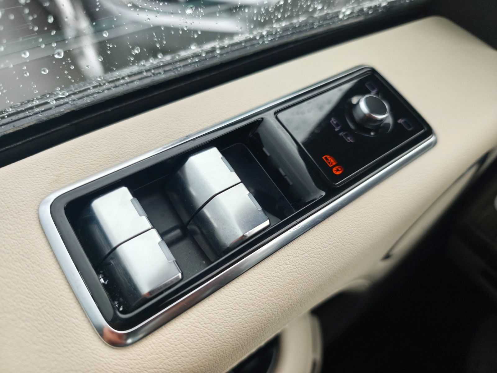 Fahrzeugabbildung Land Rover RANGE ROVER VOGUE*MERIDAN*MEMORY*V8*LUFTFEDERUNG