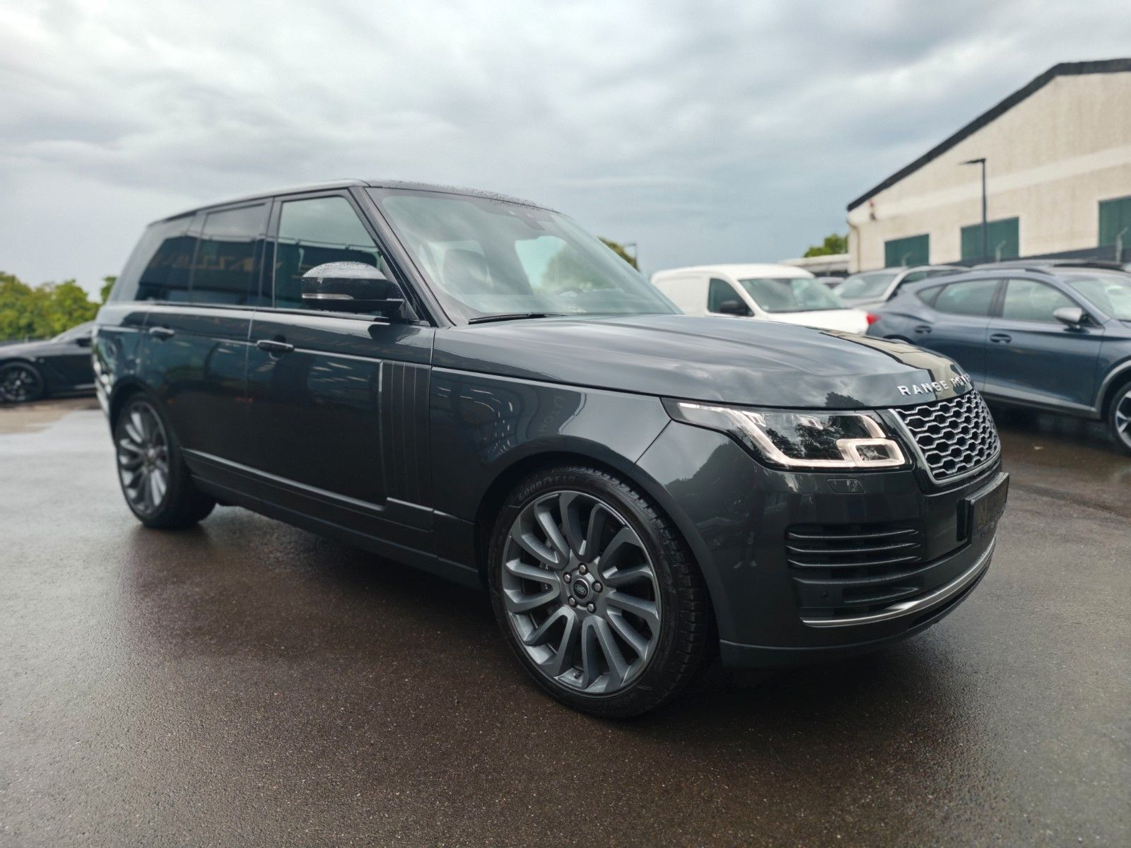 Fahrzeugabbildung Land Rover RANGE ROVER VOGUE*MERIDAN*MEMORY*V8*LUFTFEDERUNG