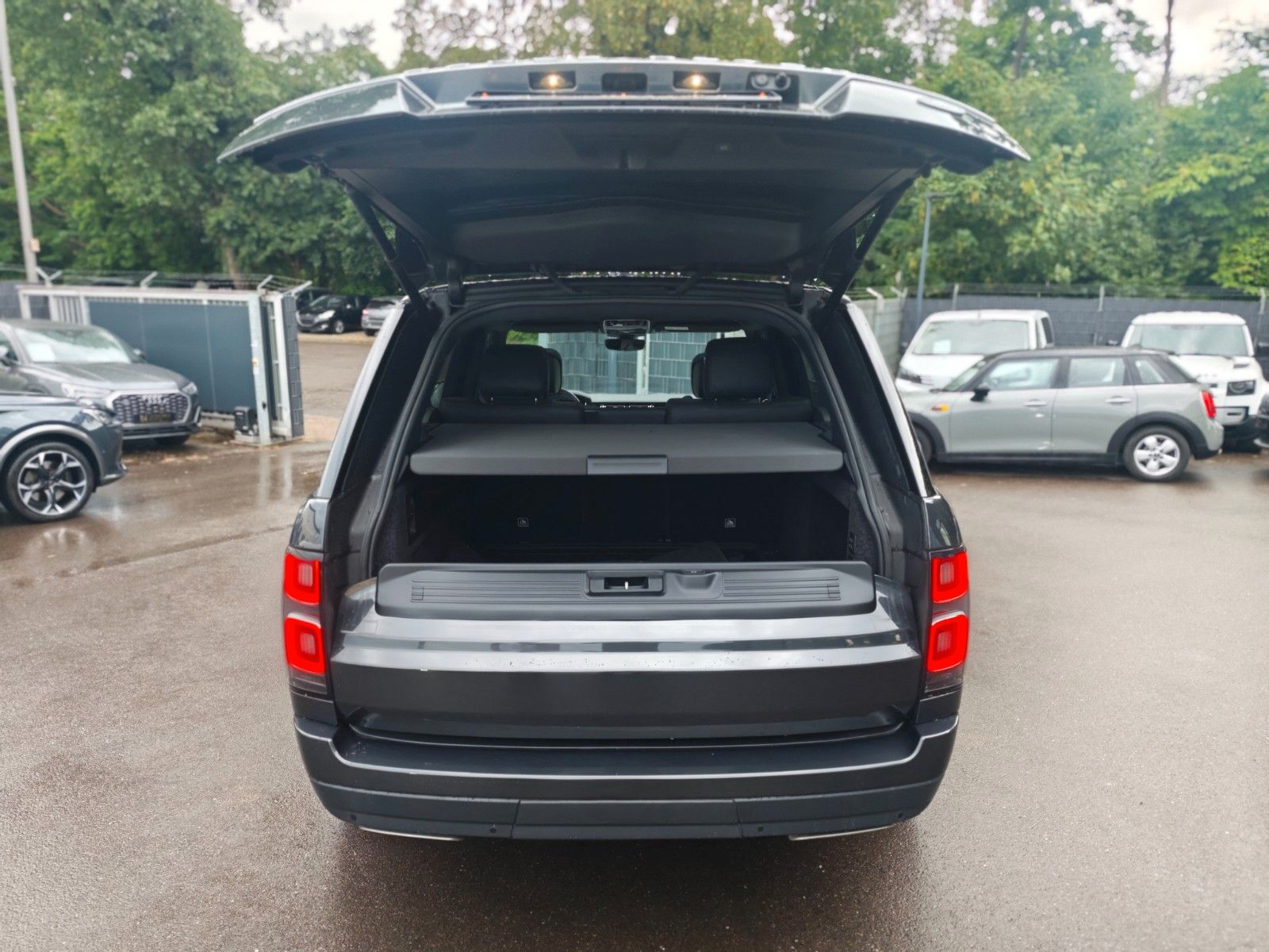 Fahrzeugabbildung Land Rover RANGE ROVER VOGUE*MERIDAN*MEMORY*V8*LUFTFEDERUNG
