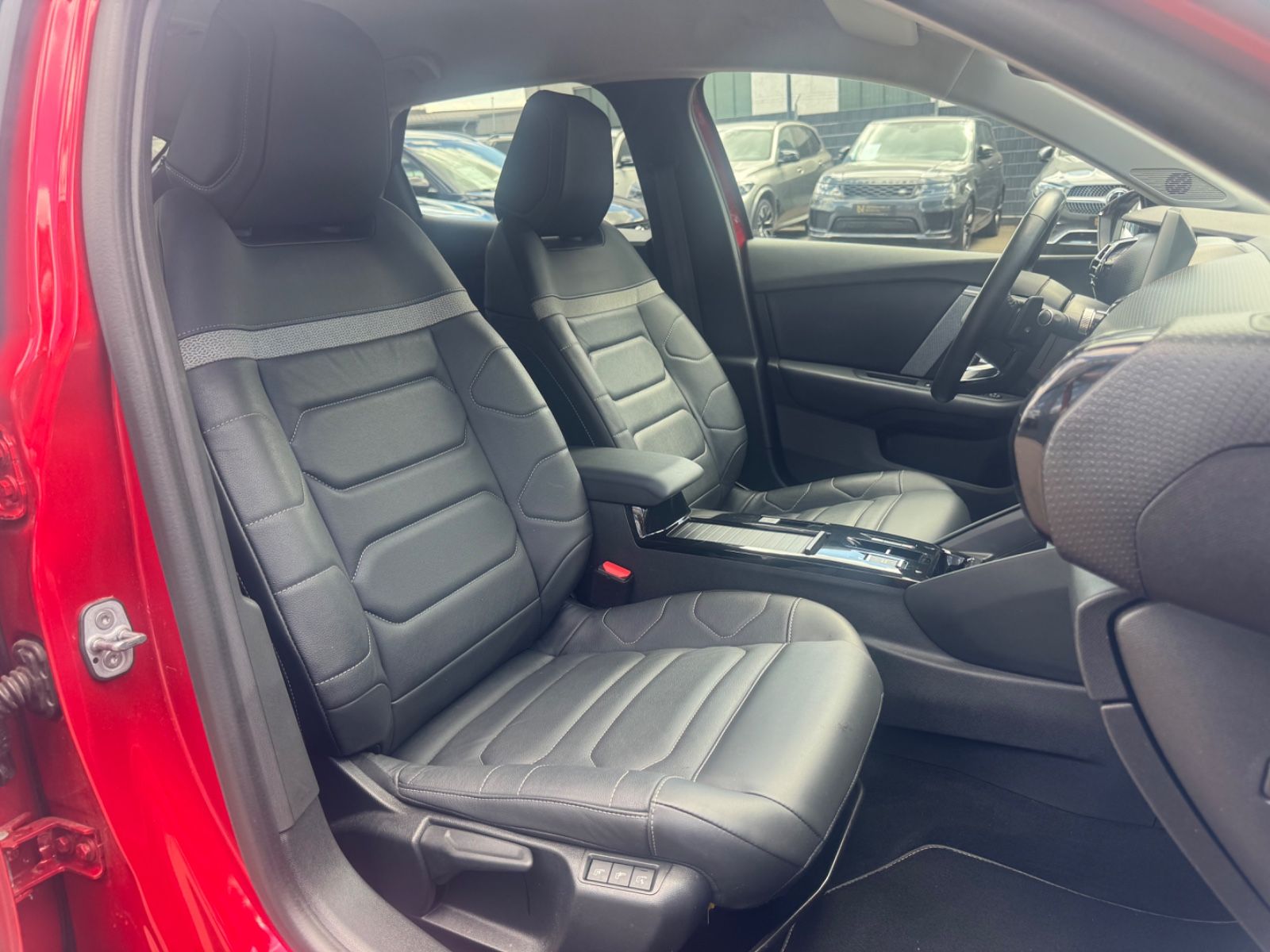 Fahrzeugabbildung Citroën C4 LIM EXCLUSIVE *LEDER*MEMORY*NAVI*LED*KAM*