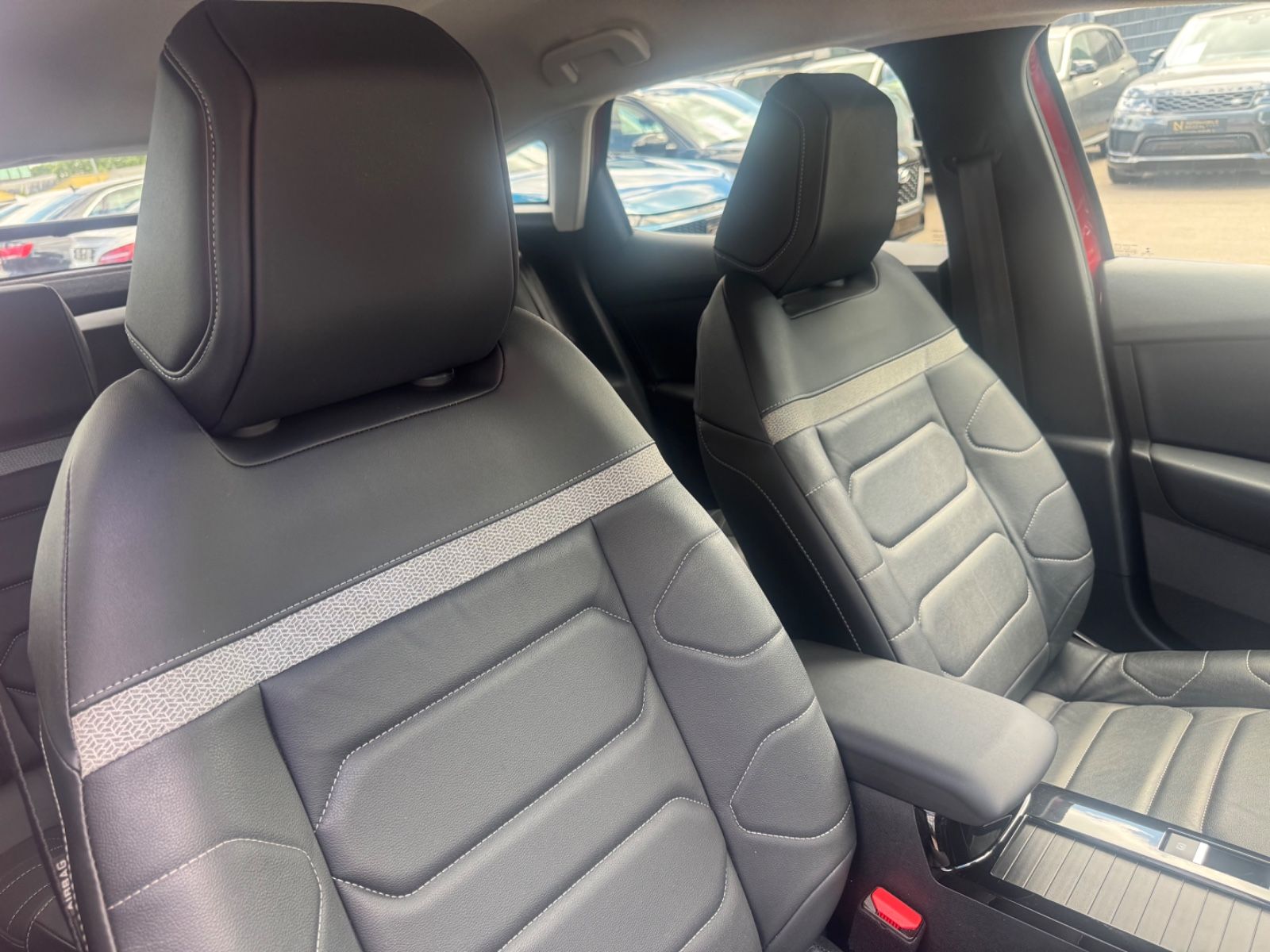 Fahrzeugabbildung Citroën C4 LIM EXCLUSIVE *LEDER*MEMORY*NAVI*LED*KAM*