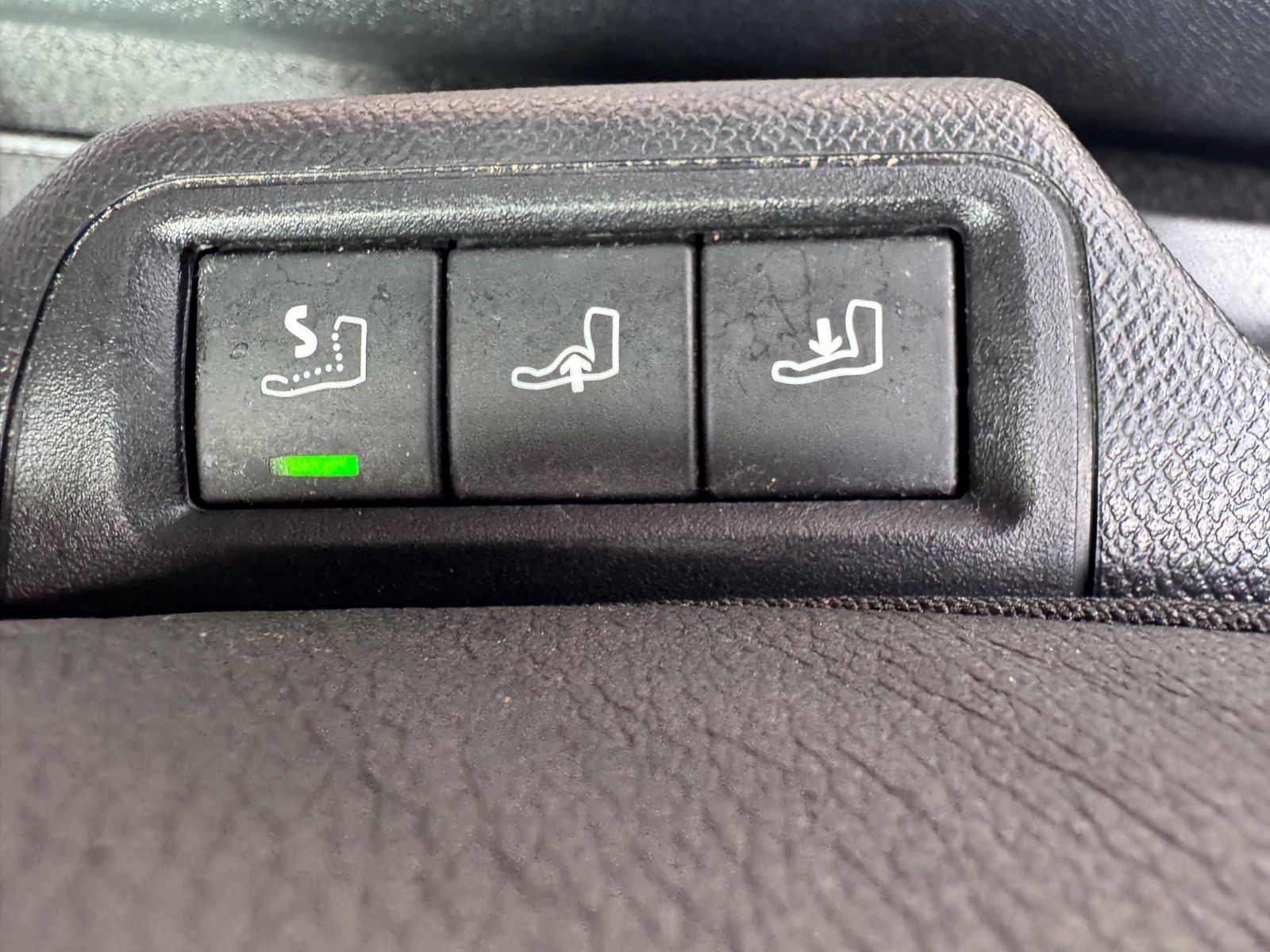 Fahrzeugabbildung Citroën C4 LIM EXCLUSIVE *LEDER*MEMORY*NAVI*LED*KAM*