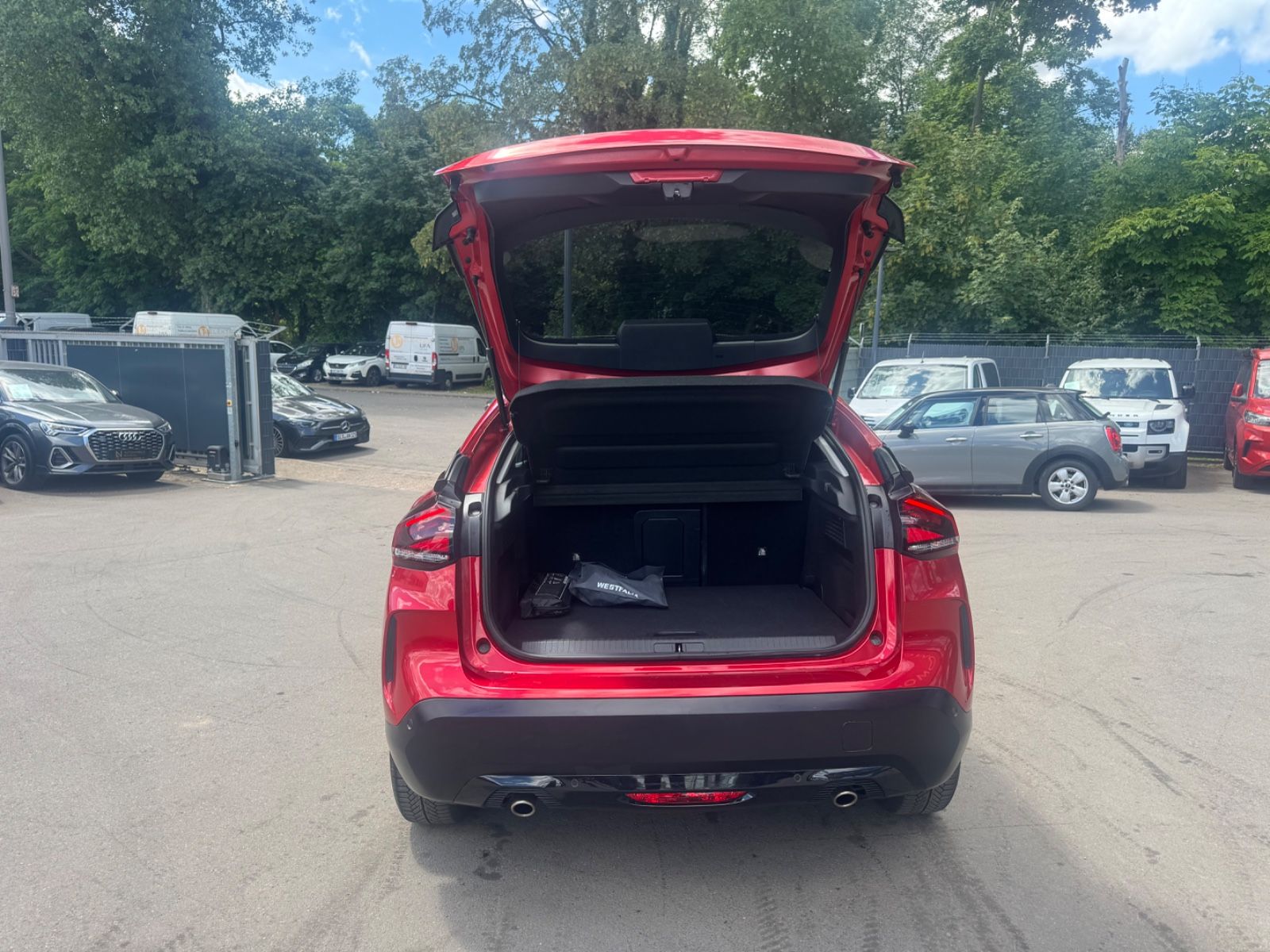 Fahrzeugabbildung Citroën C4 LIM EXCLUSIVE *LEDER*MEMORY*NAVI*LED*KAM*