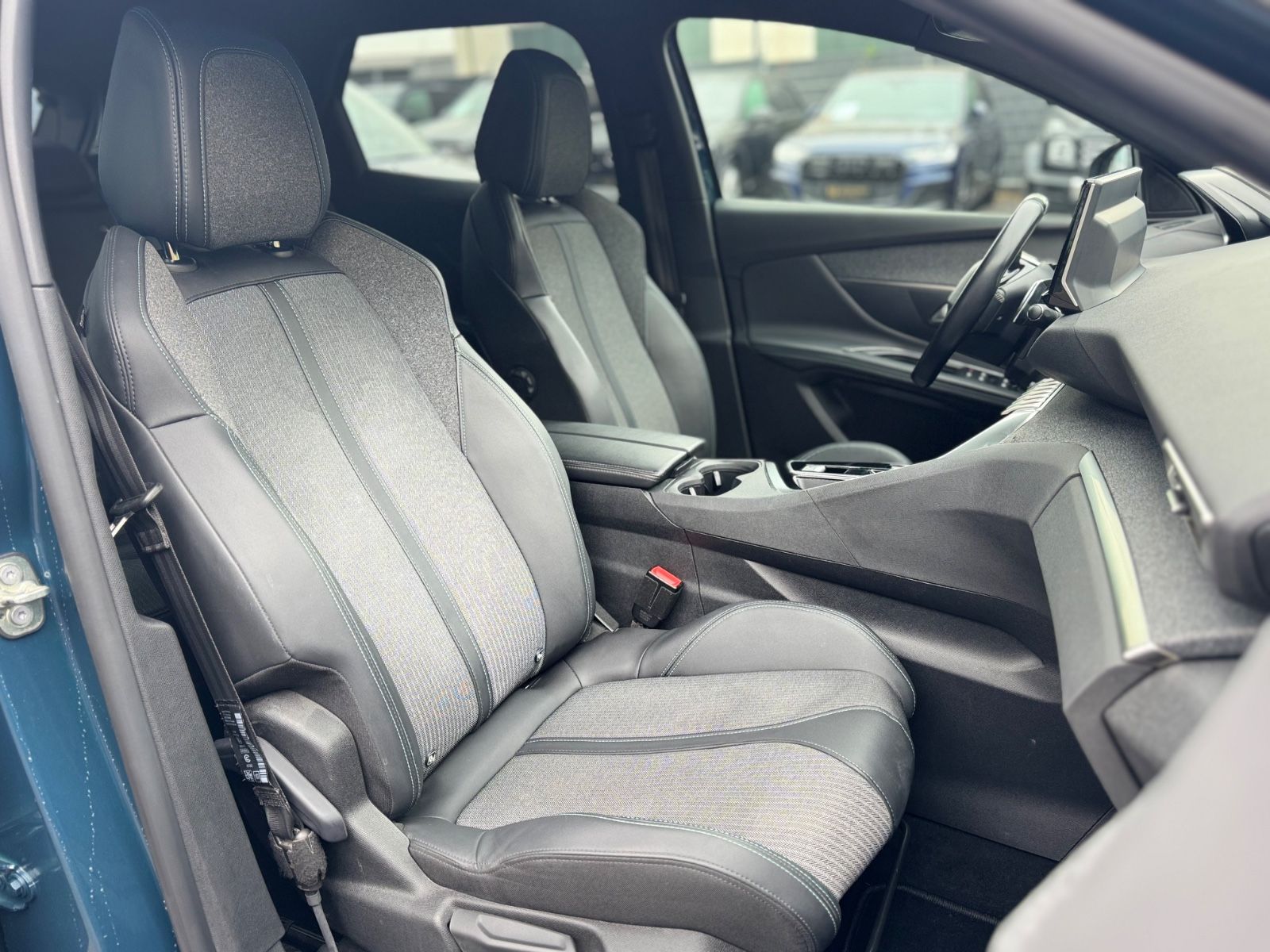 Fahrzeugabbildung Peugeot 3008 HYBRID 225 ALLURE*FACELIFT*VOLL-LED*KAMERA*