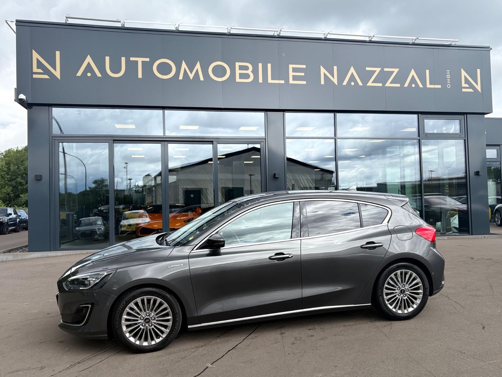 Fahrzeugabbildung Ford FOCUS VIGNALE *1.HAND*HEAD-UP*KAMERA*NAVI*