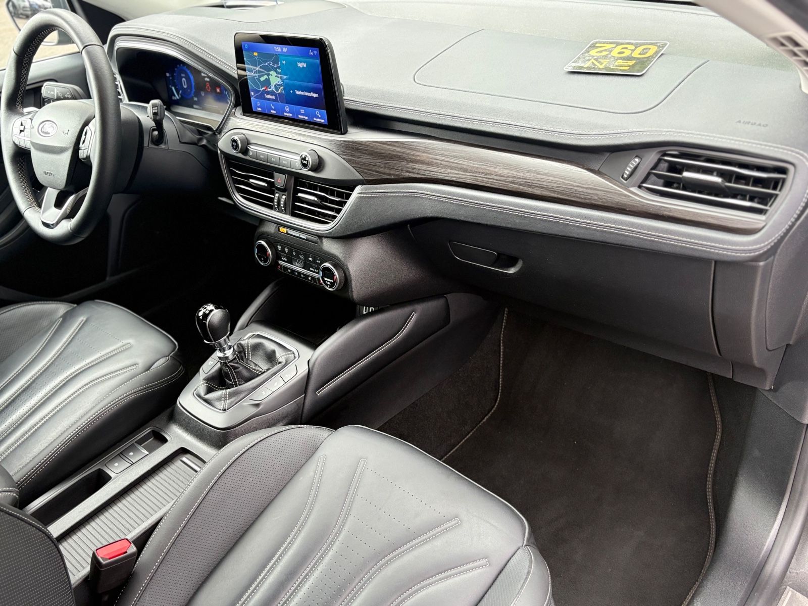Fahrzeugabbildung Ford FOCUS VIGNALE *1.HAND*HEAD-UP*KAMERA*NAVI*