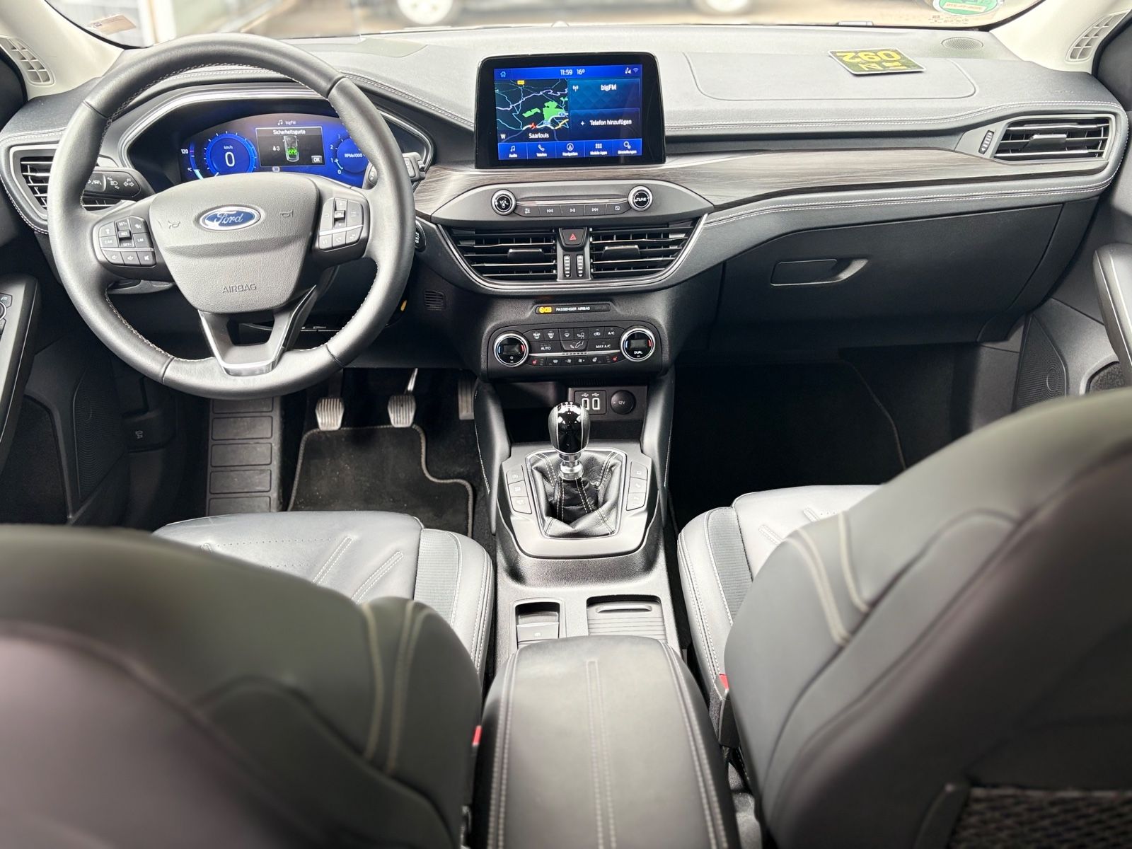 Fahrzeugabbildung Ford FOCUS VIGNALE *1.HAND*HEAD-UP*KAMERA*NAVI*
