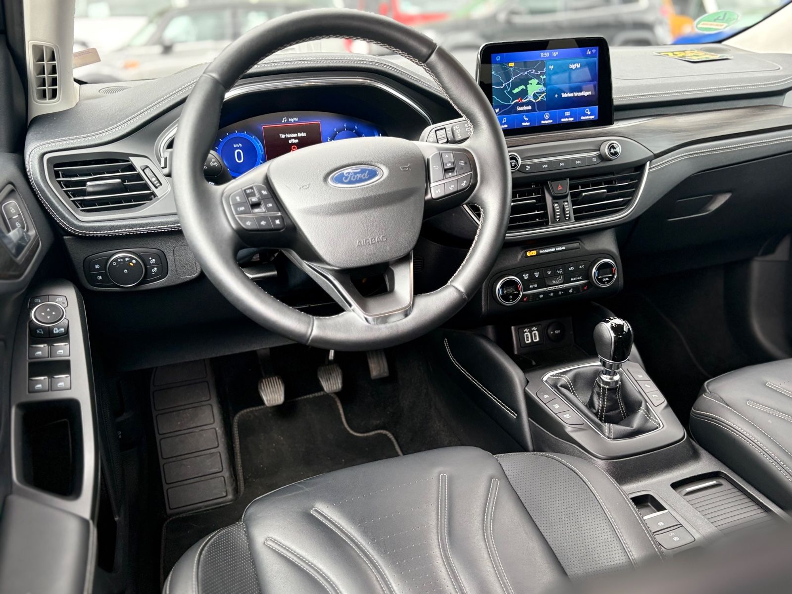 Fahrzeugabbildung Ford FOCUS VIGNALE *1.HAND*HEAD-UP*KAMERA*NAVI*